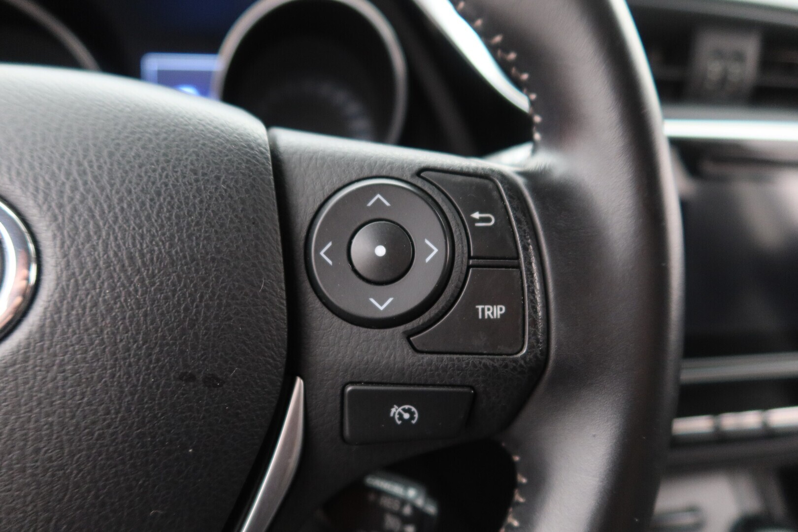 TOYOTA Auris 2016