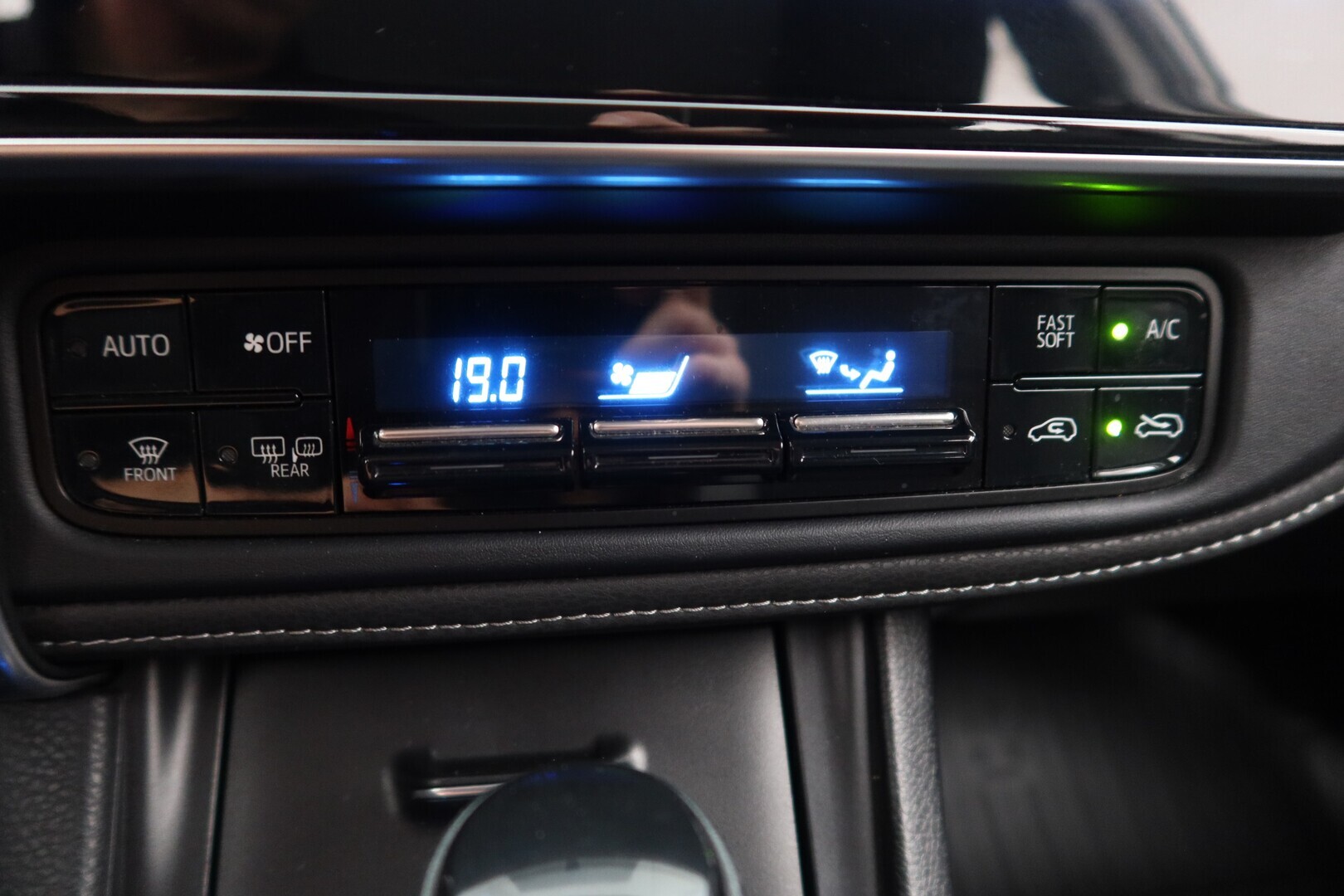 TOYOTA Auris 2016