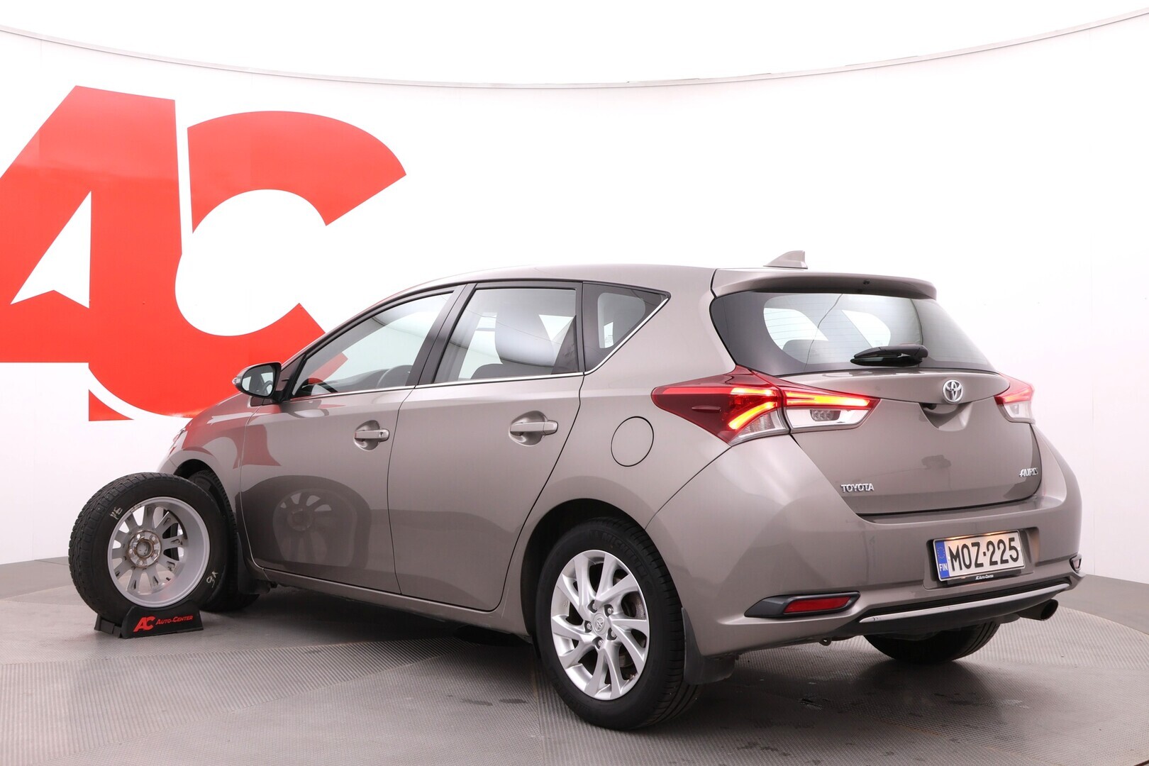 TOYOTA Auris 2016
