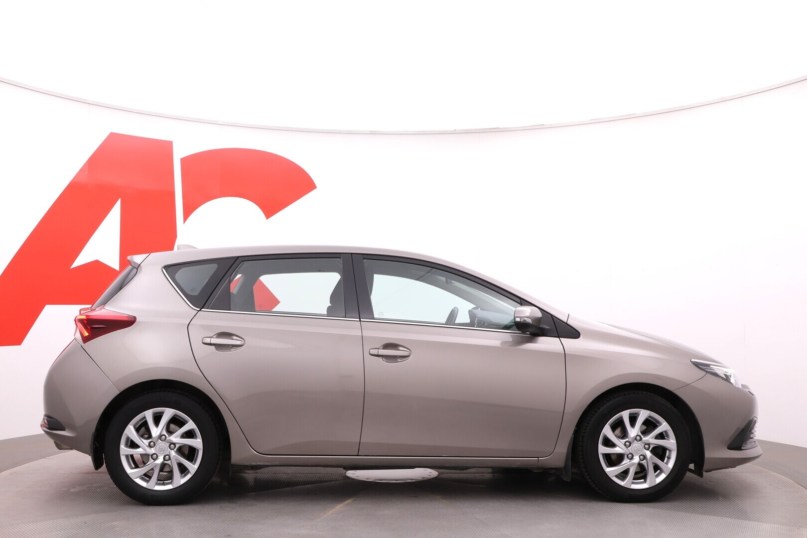 TOYOTA Auris 2016