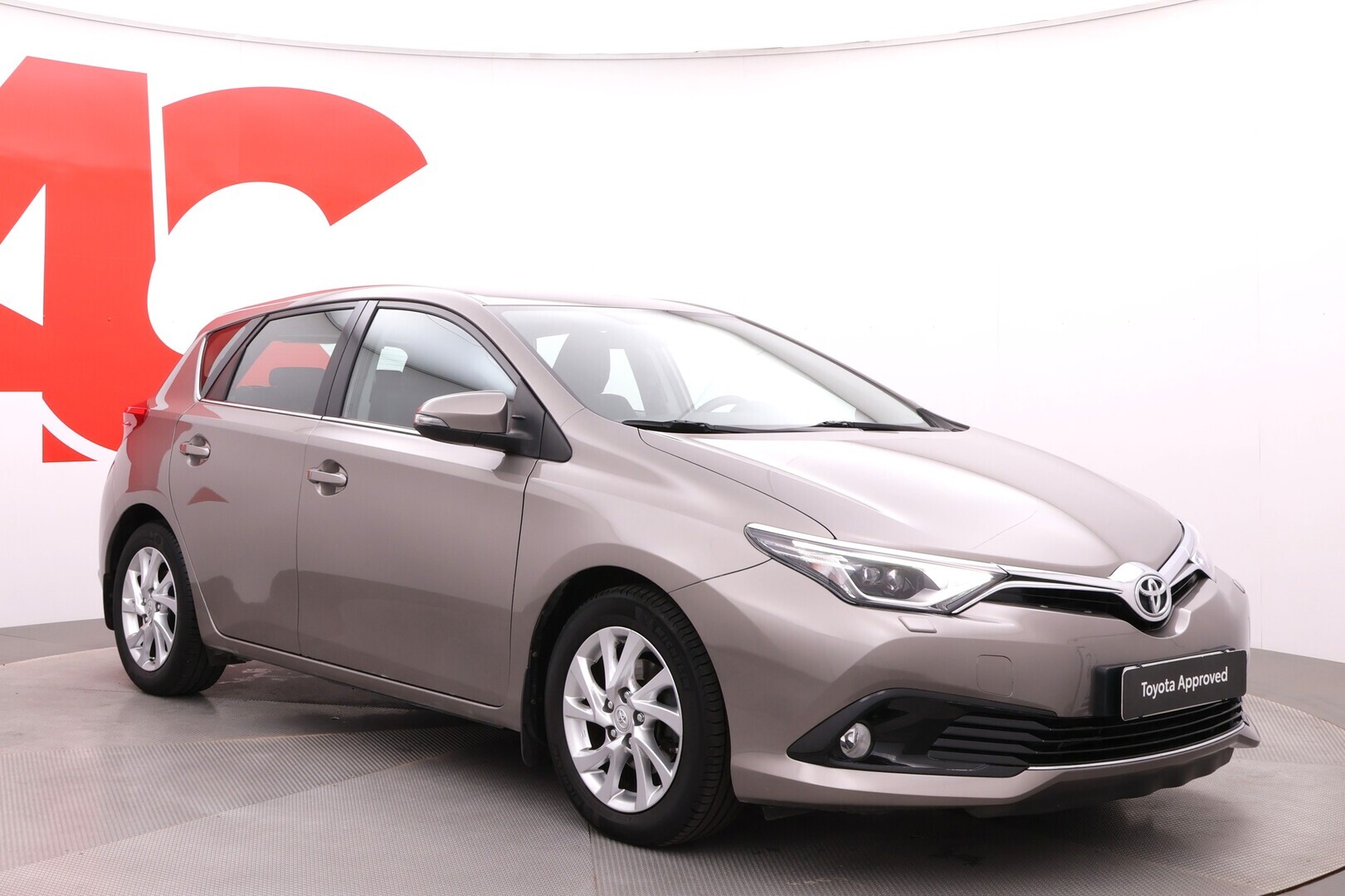 TOYOTA Auris 2016