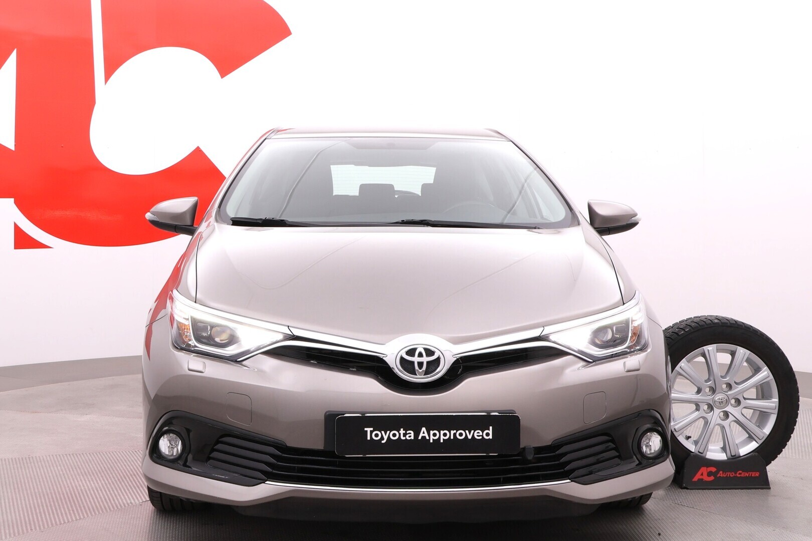TOYOTA Auris 2016