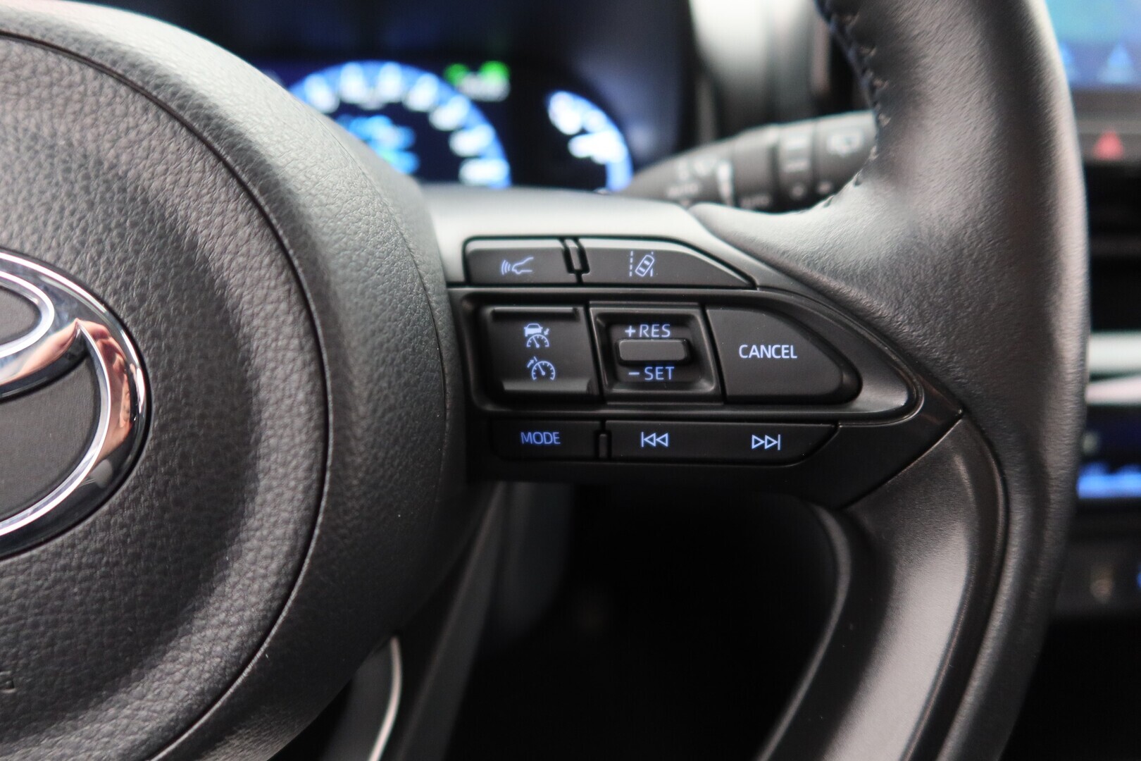 TOYOTA Yaris Cross 2023