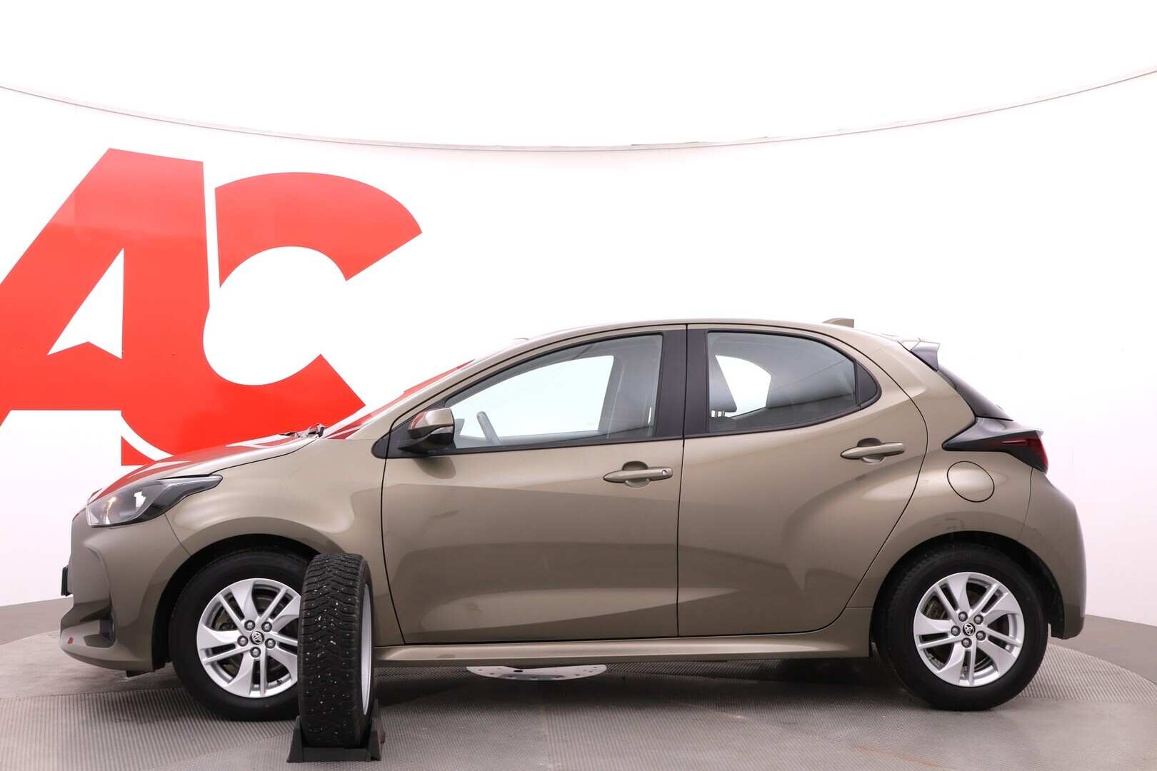 TOYOTA Yaris 2024