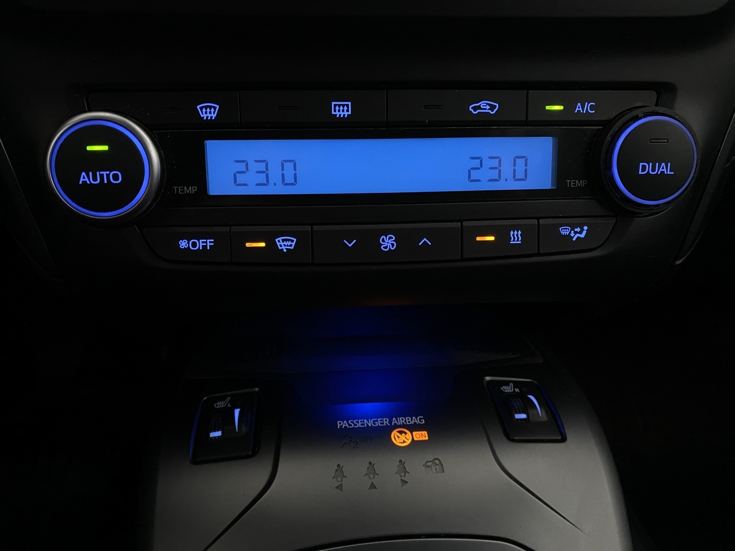 TOYOTA Avensis 2016