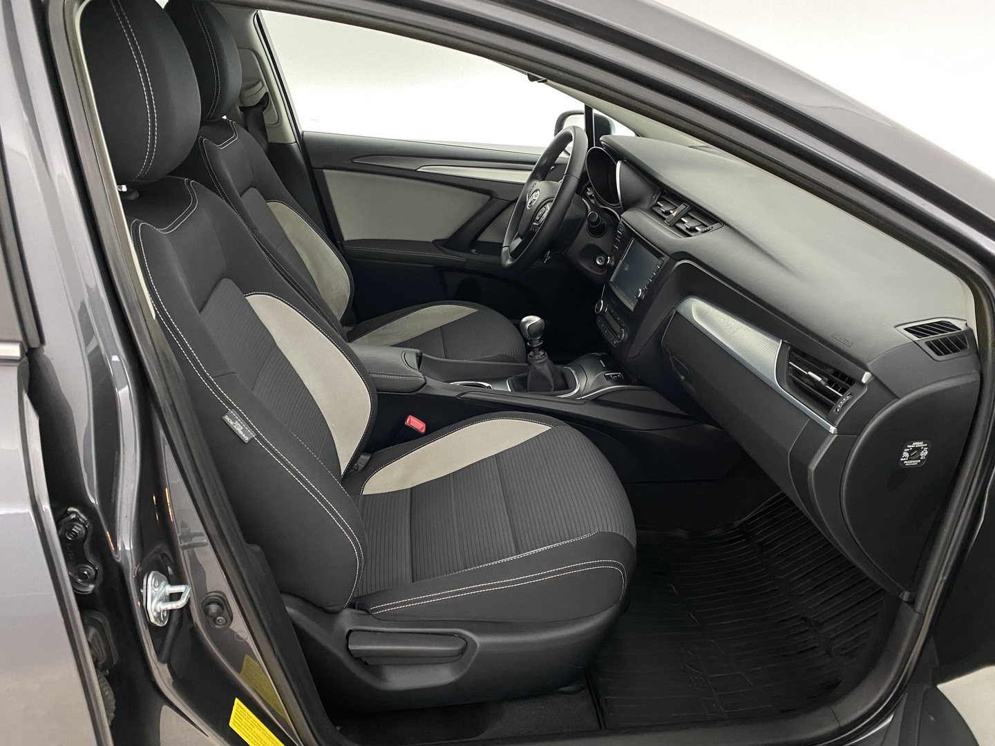 TOYOTA Avensis 2016