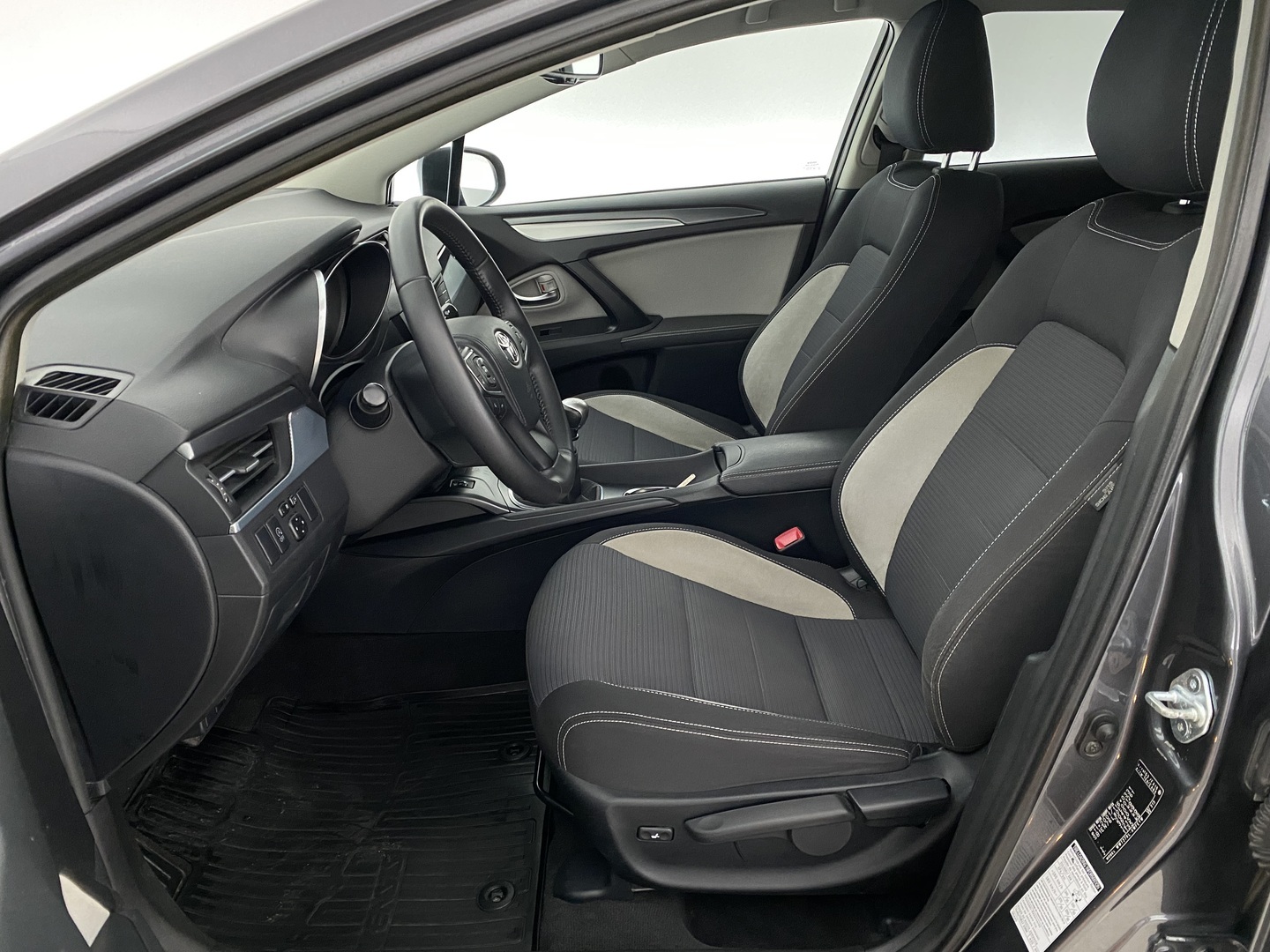 TOYOTA Avensis 2016