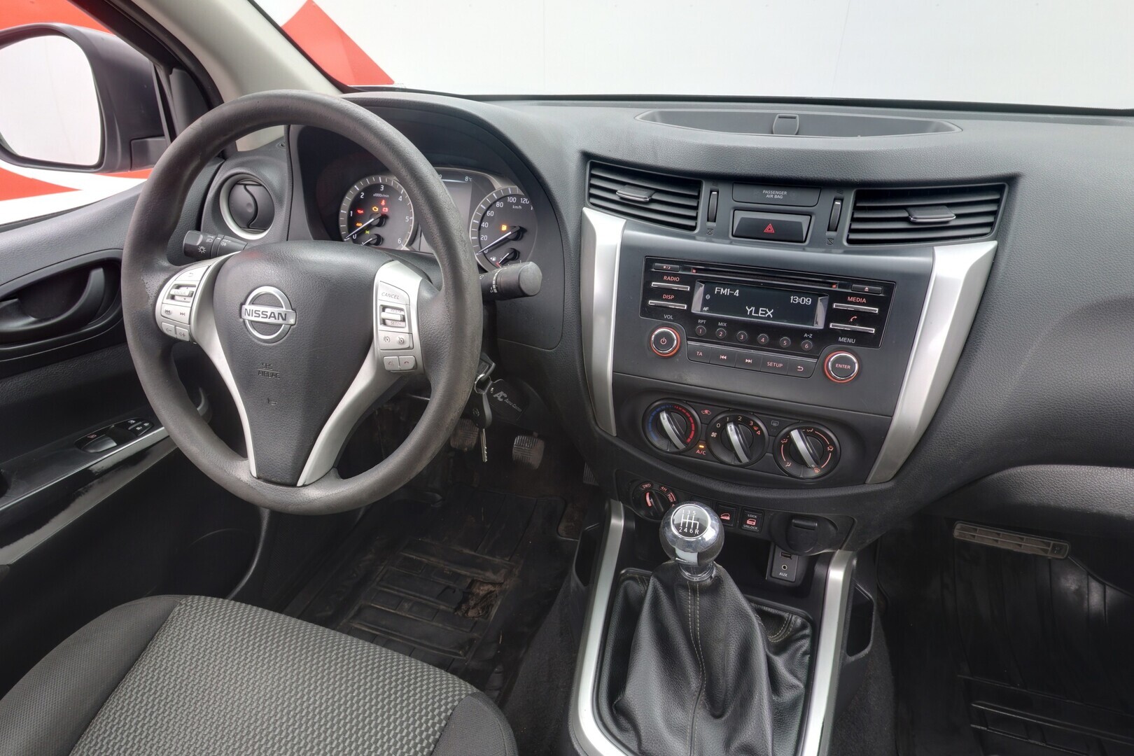 NISSAN Navara 2017