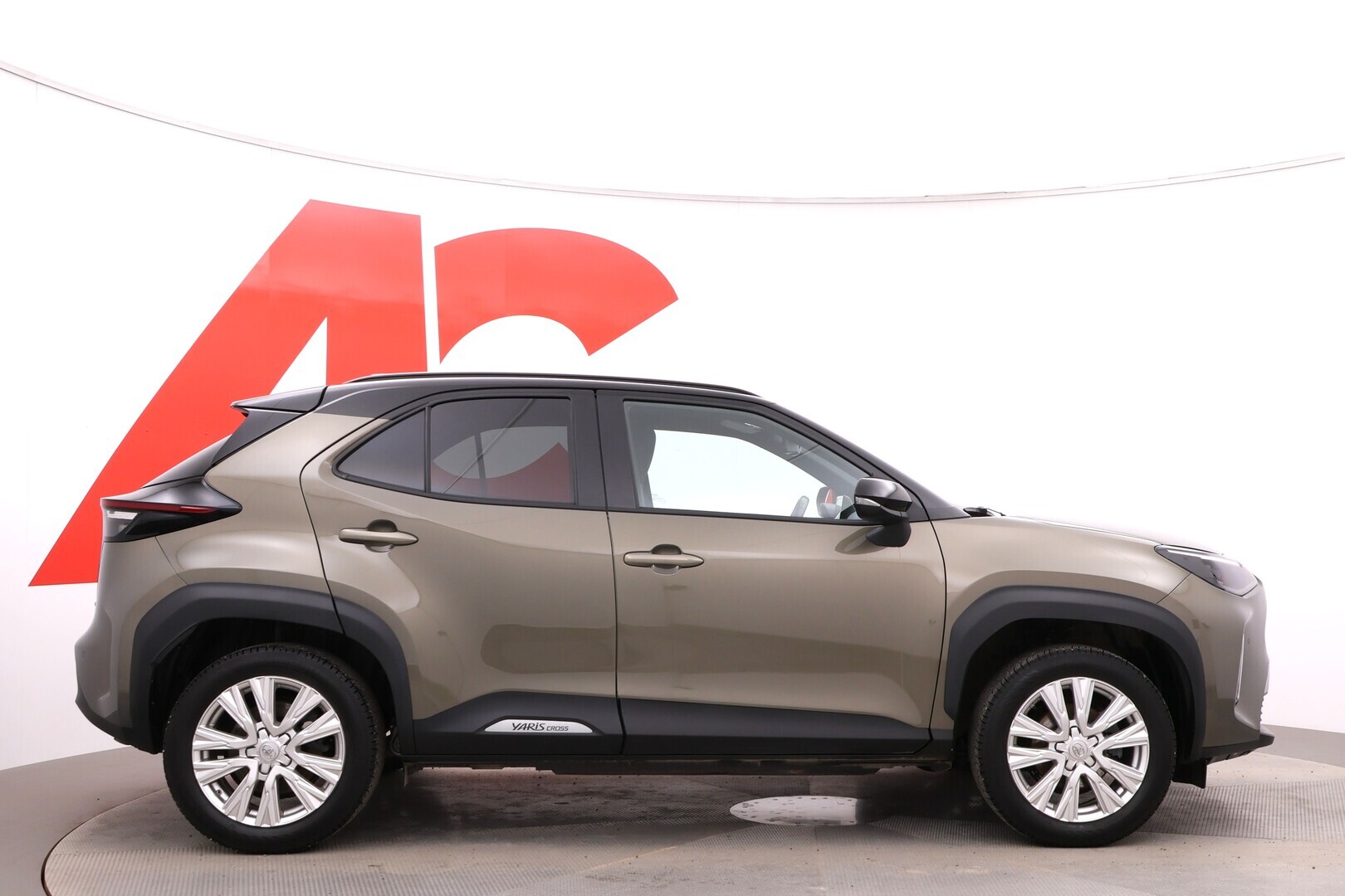 TOYOTA Yaris Cross 2023