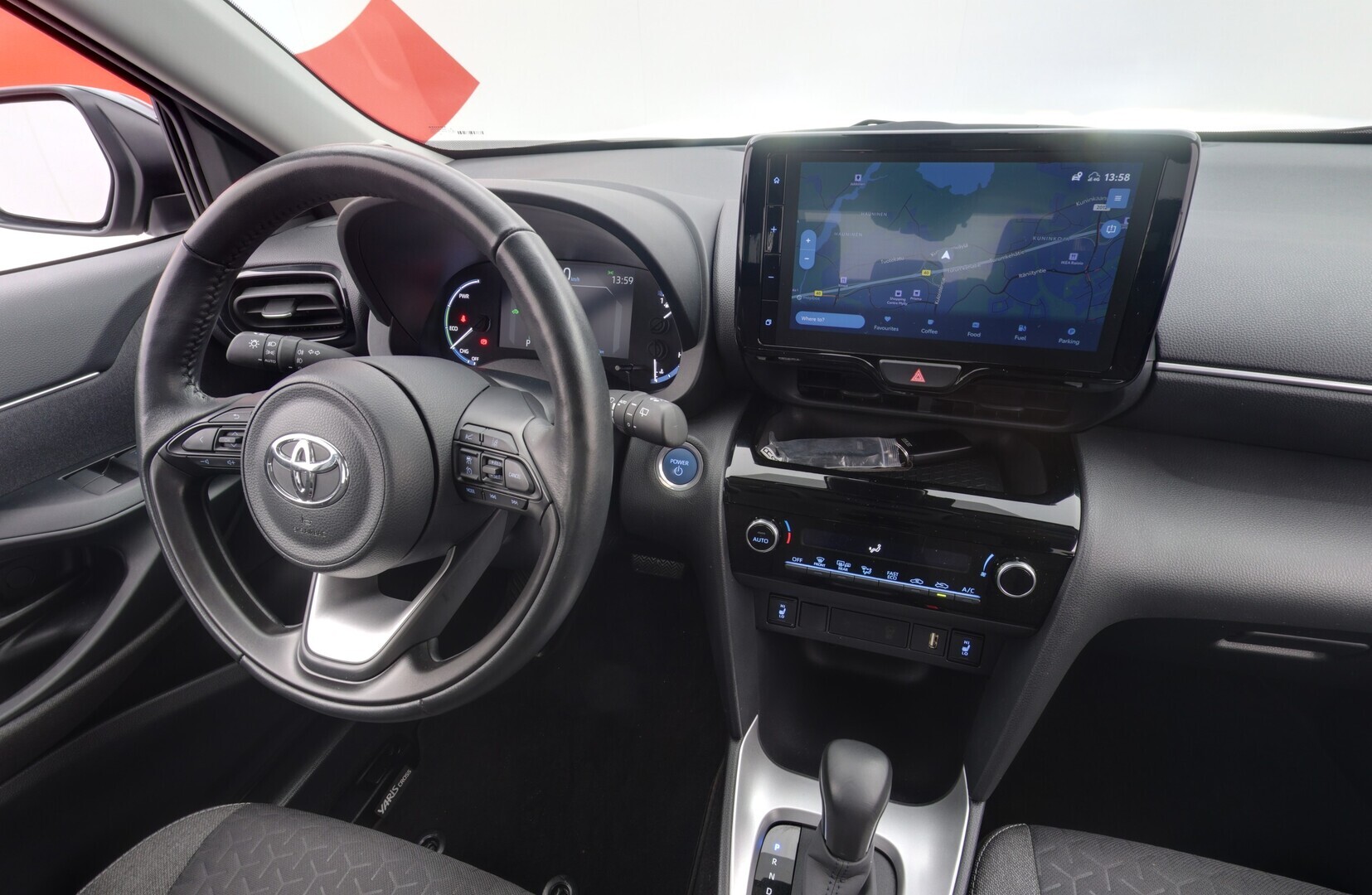 TOYOTA Yaris Cross 2024