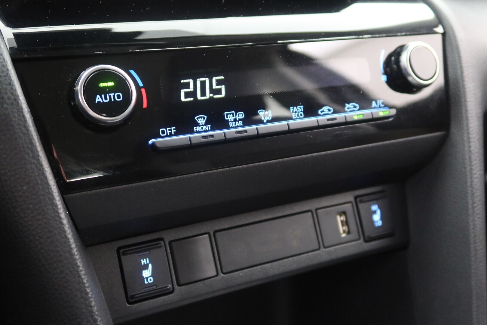 TOYOTA Yaris Cross 2024