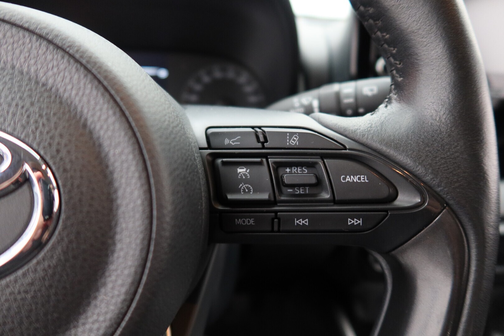 TOYOTA Yaris 2024