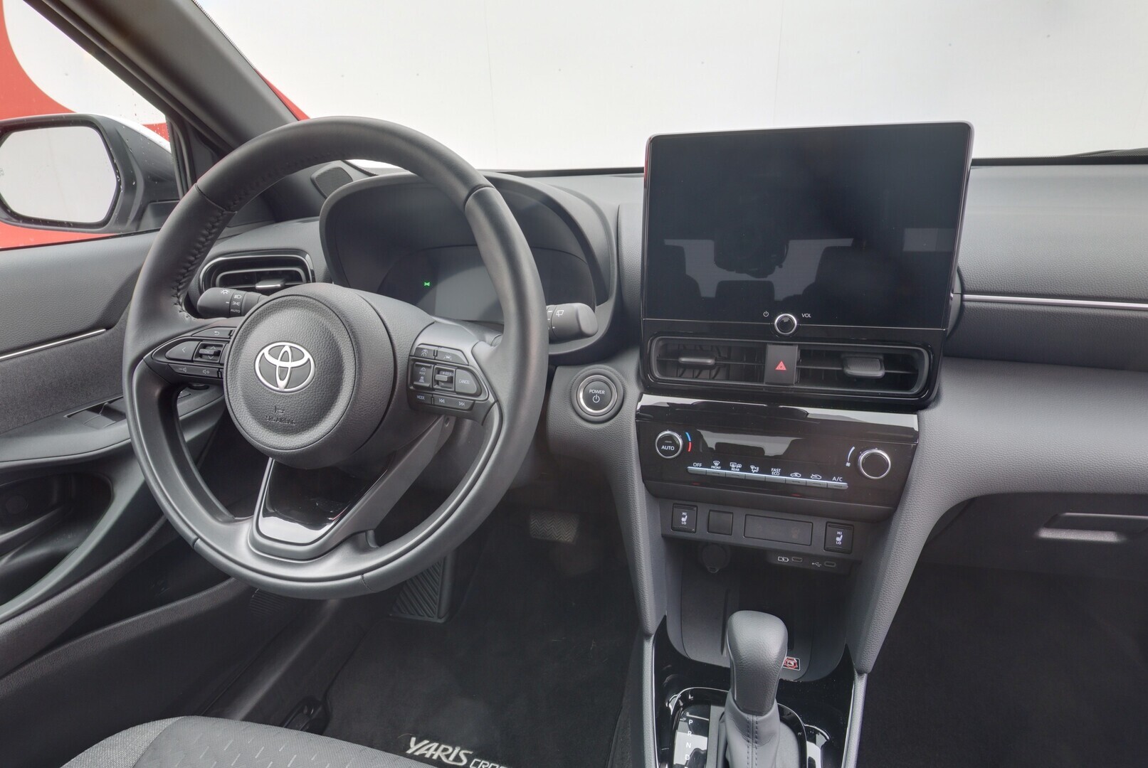 TOYOTA Yaris Cross 2024