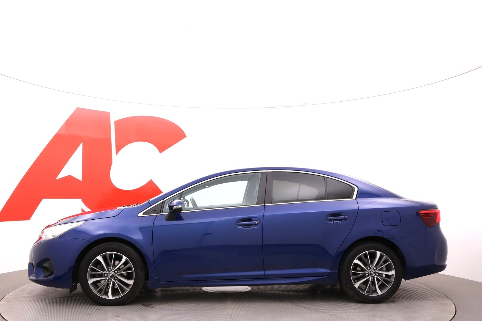 TOYOTA Avensis 2015