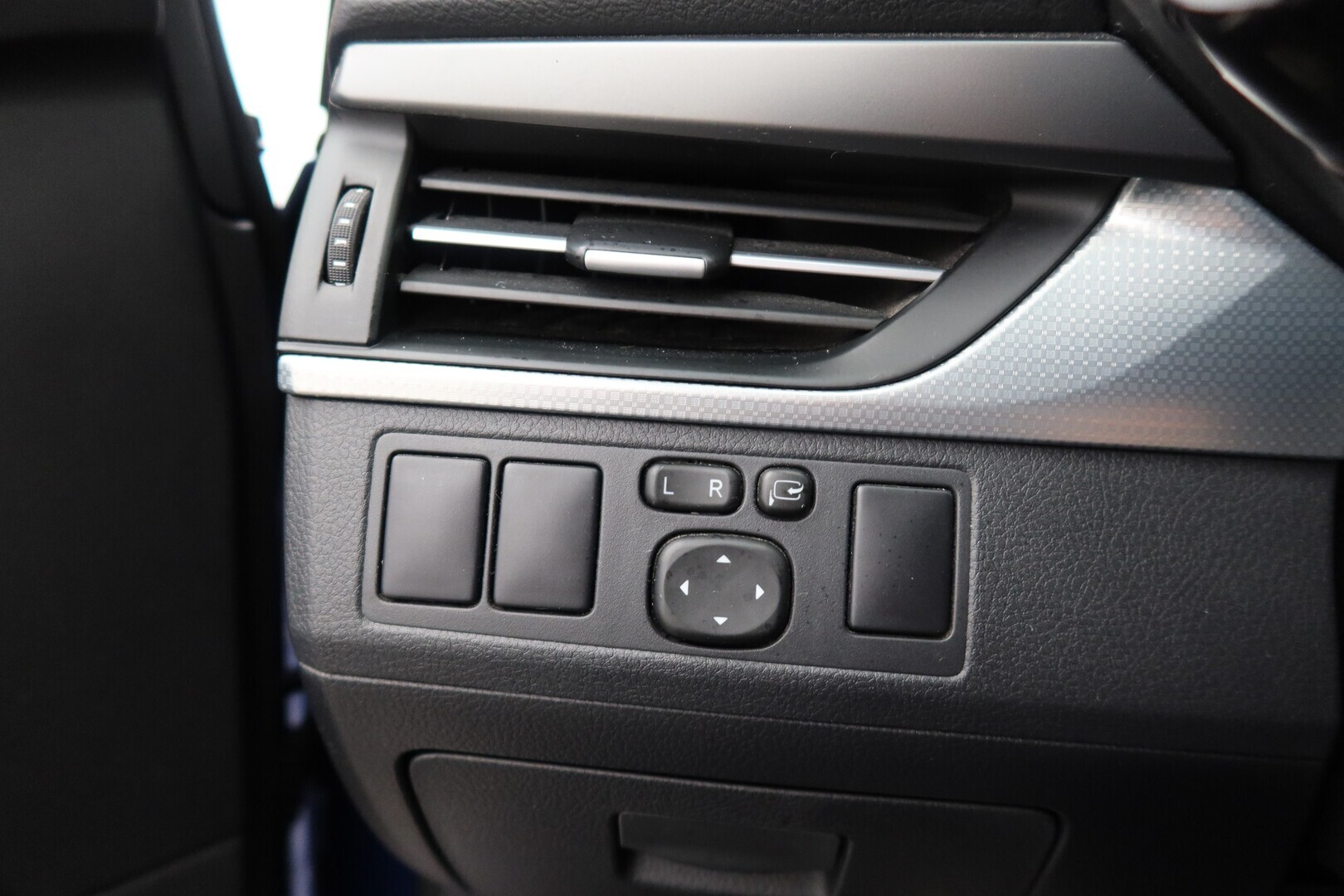 TOYOTA Avensis 2015
