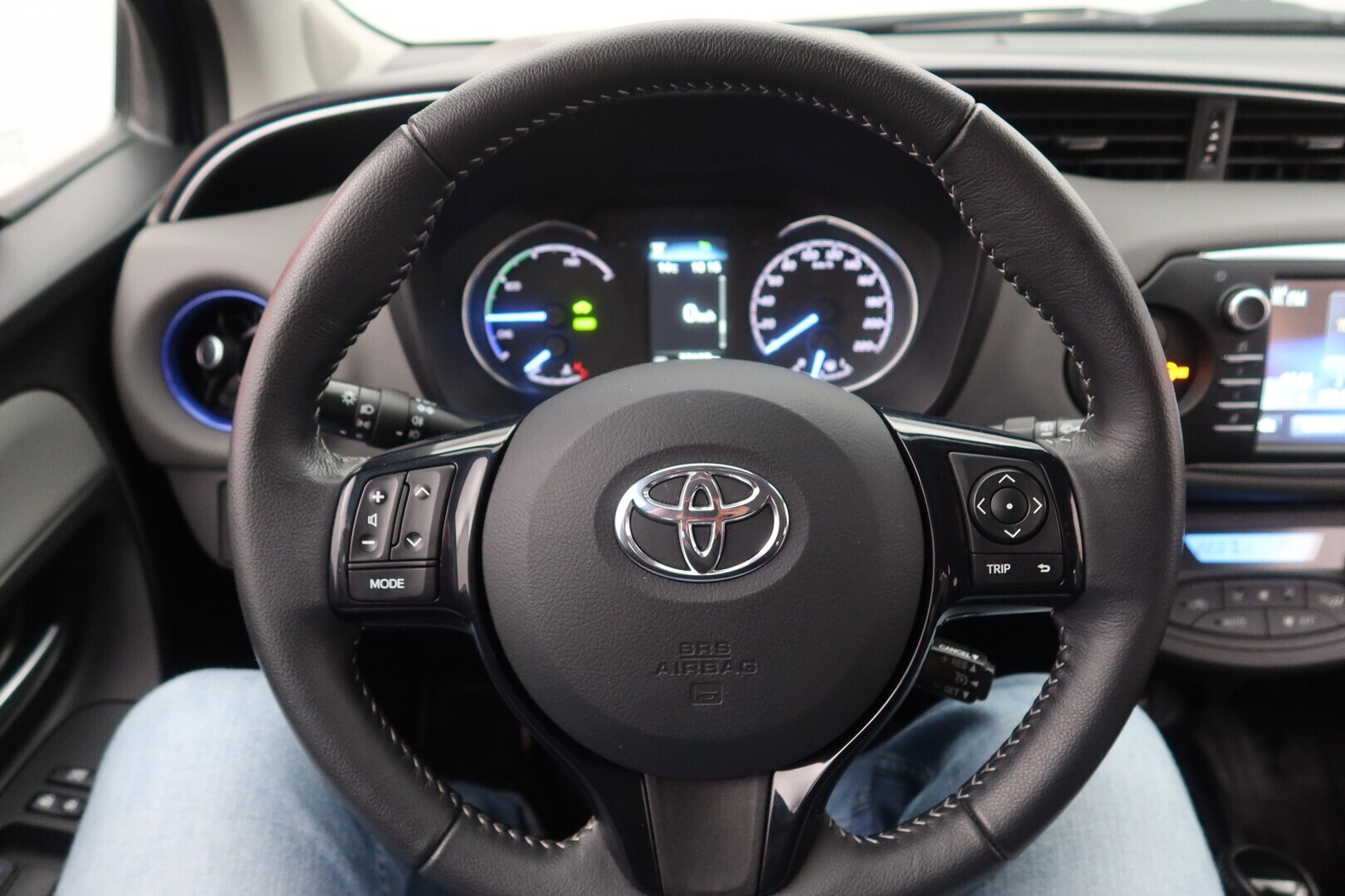 TOYOTA Yaris 2017