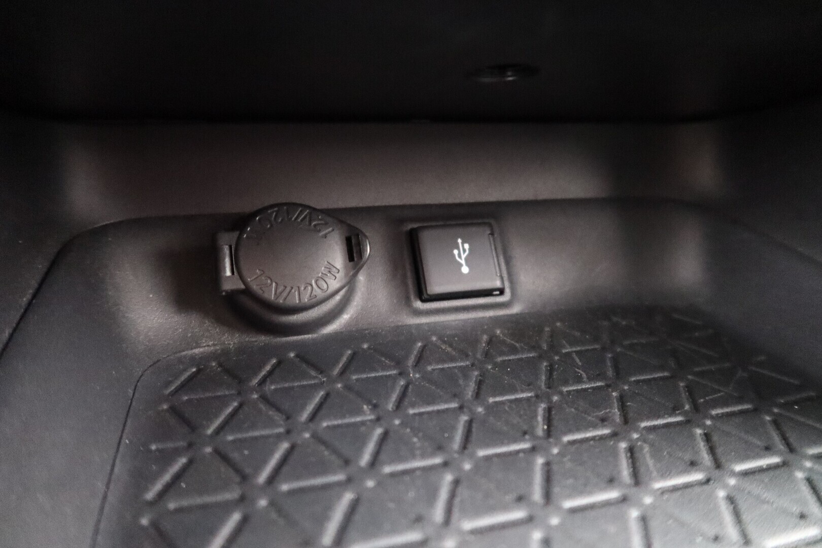 TOYOTA RAV4 2023