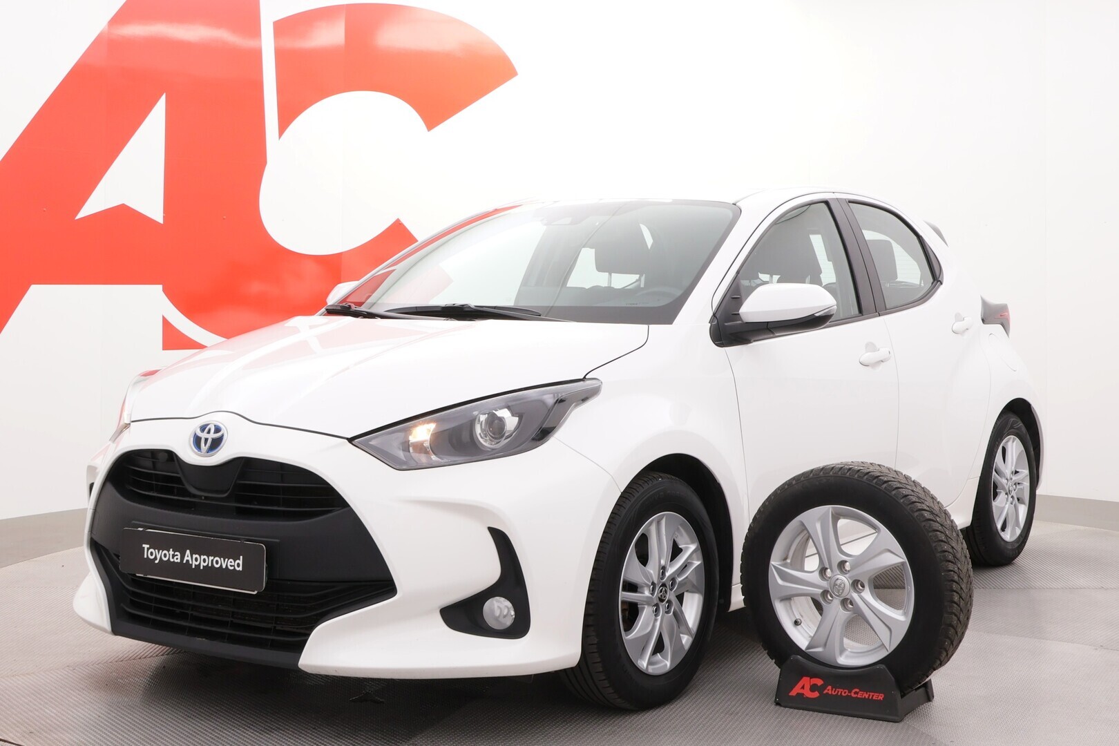TOYOTA Yaris 2023