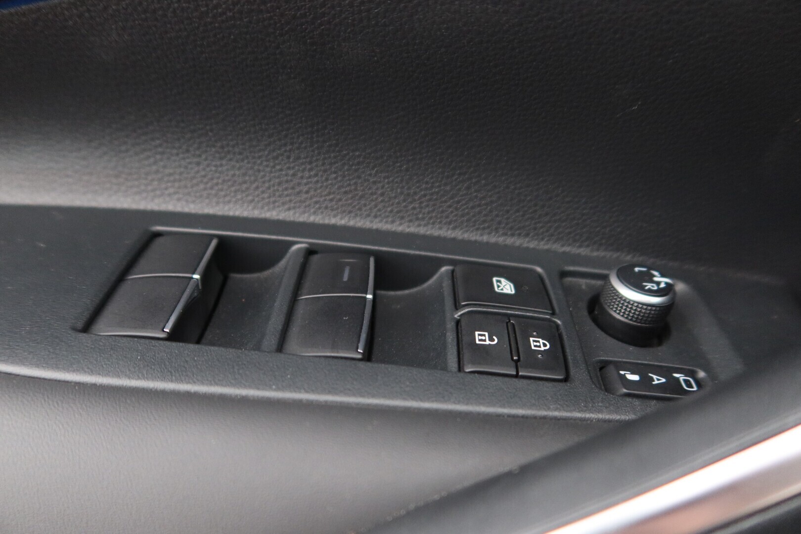TOYOTA Corolla 2024