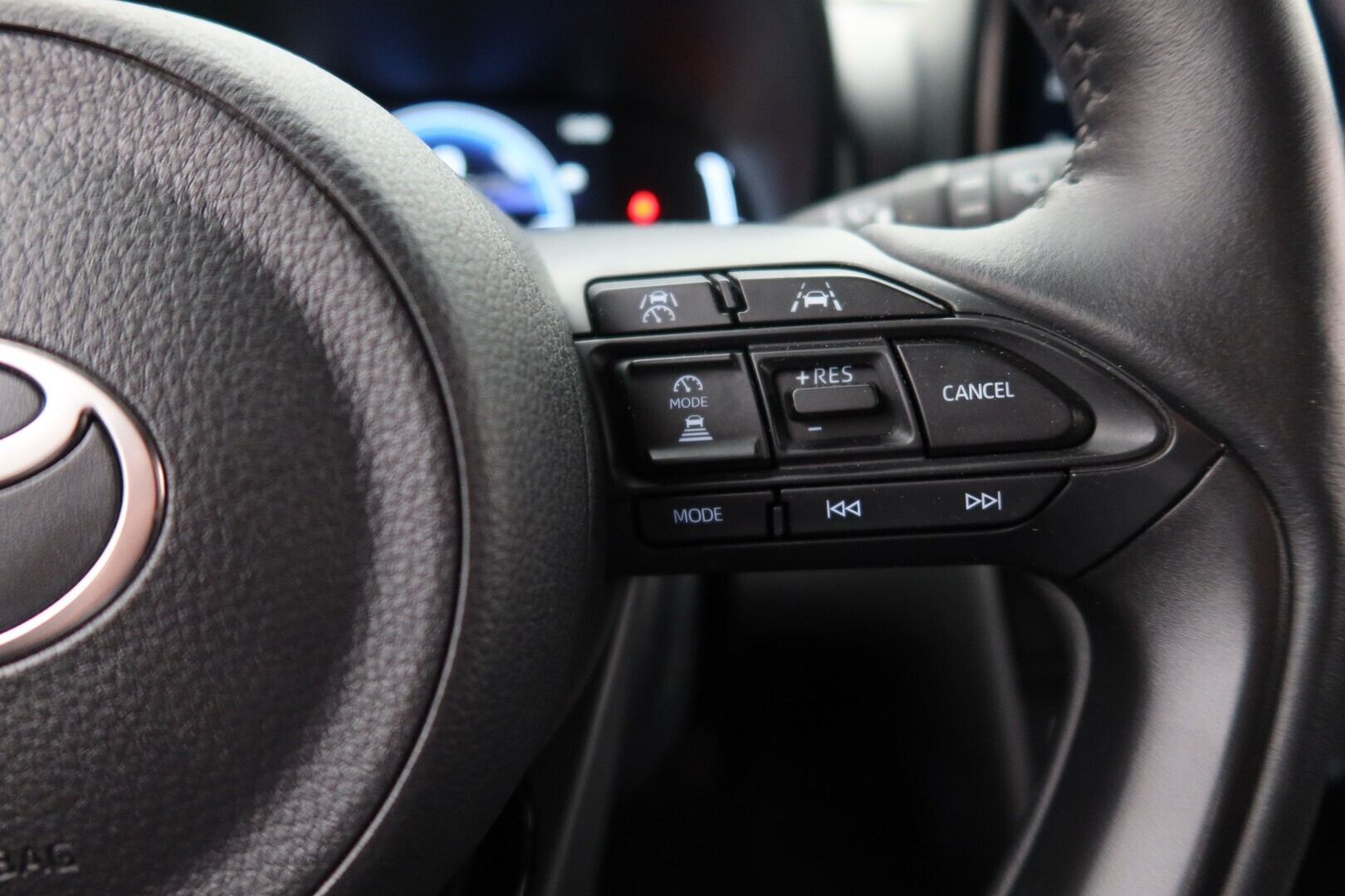 TOYOTA Yaris Cross 2025