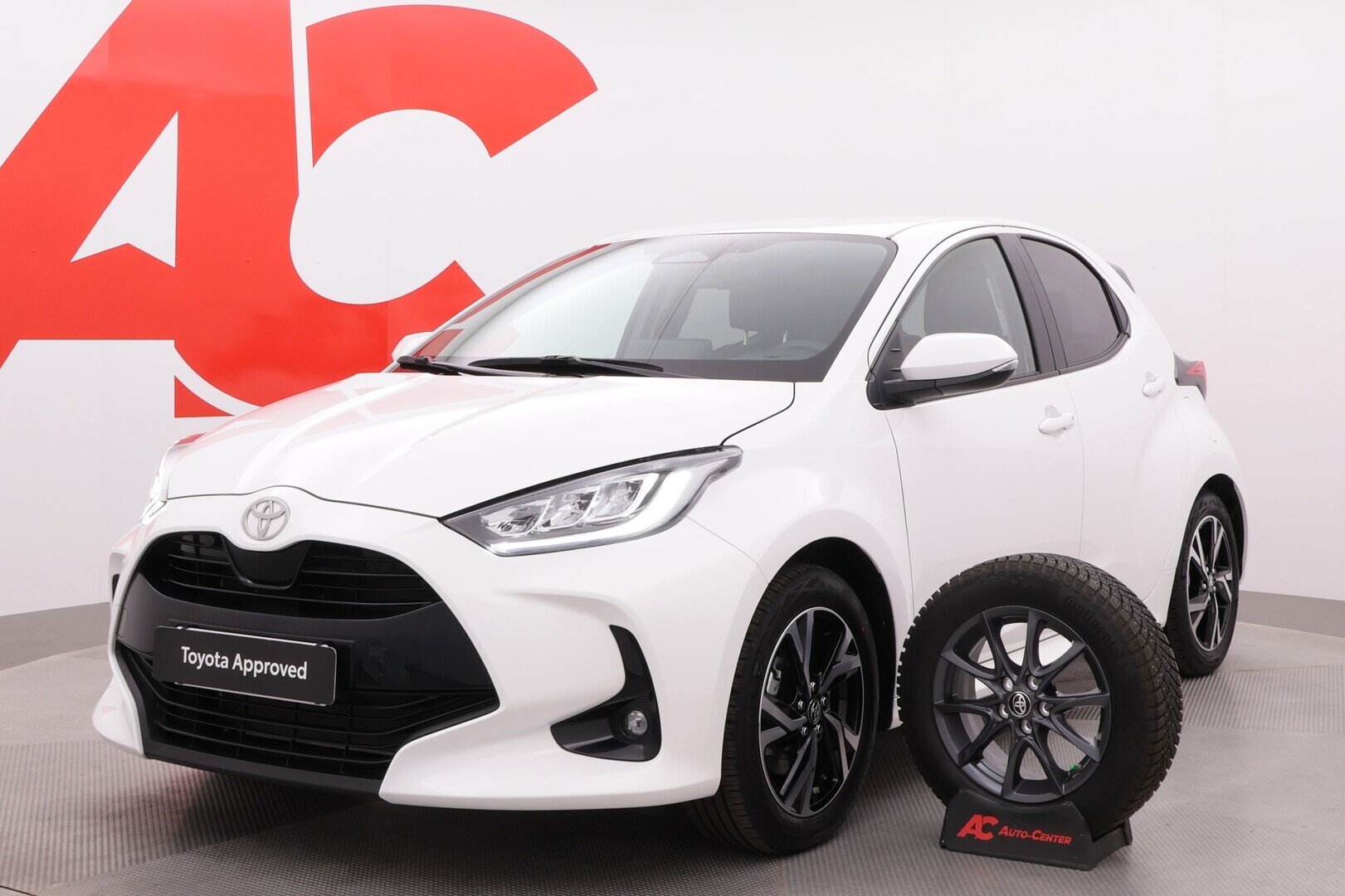 TOYOTA Yaris 2025