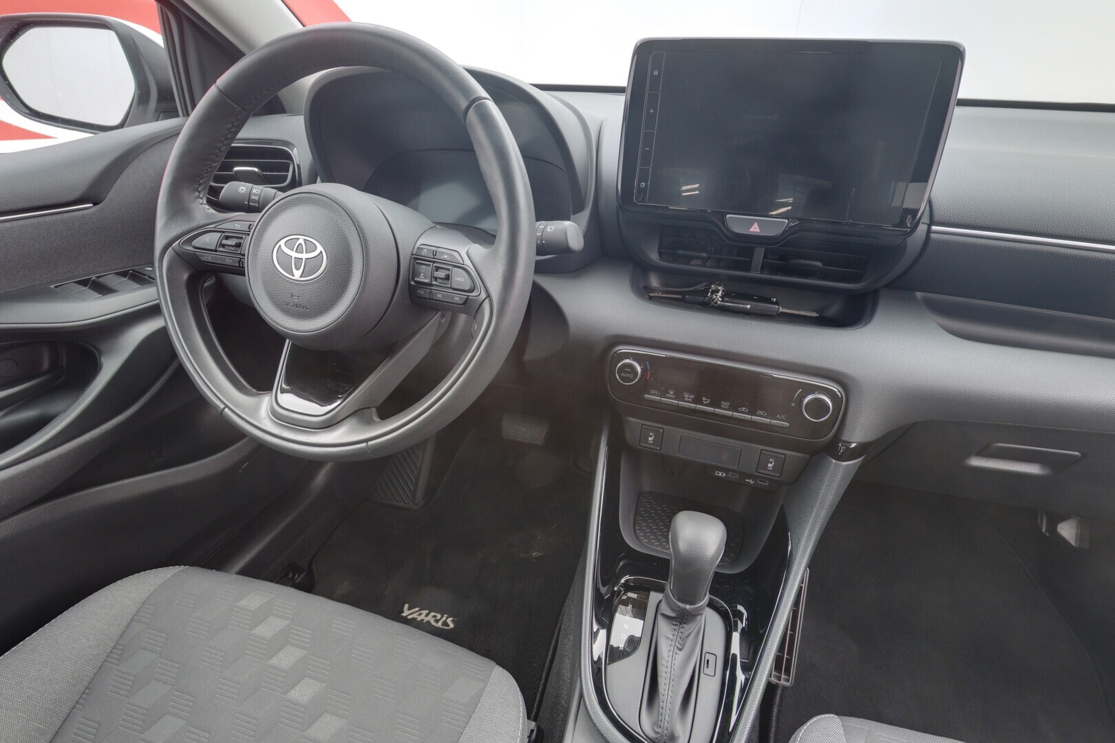 TOYOTA Yaris 2025