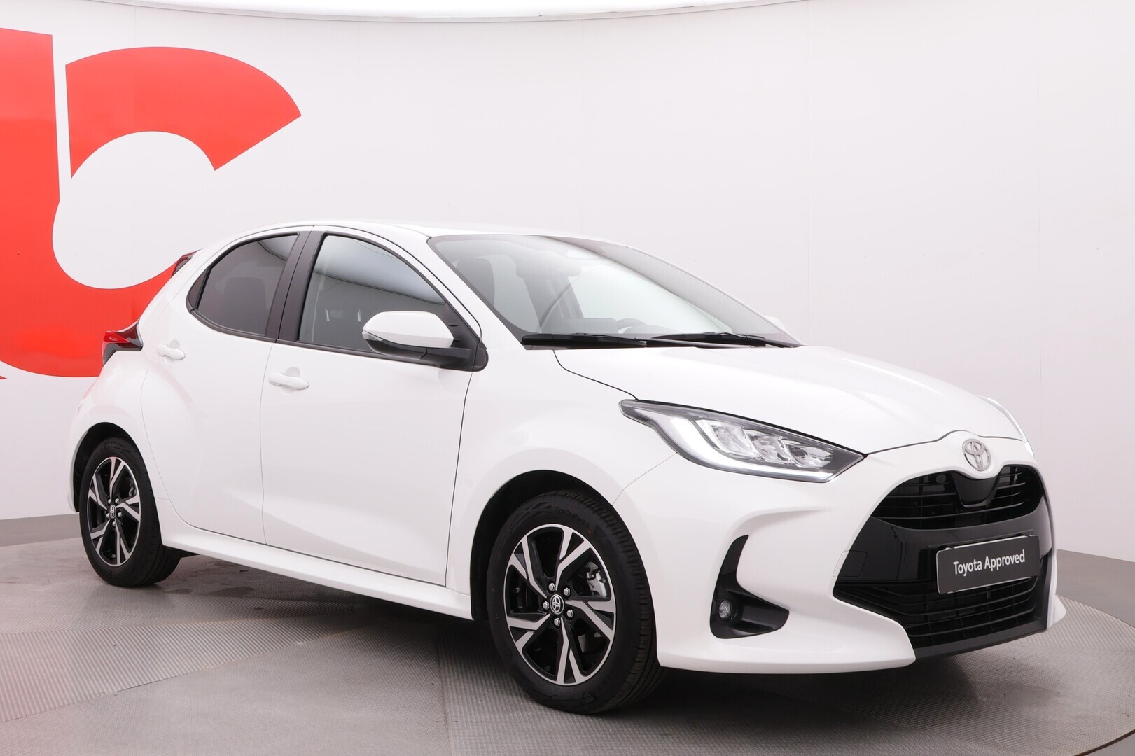 TOYOTA Yaris 2025