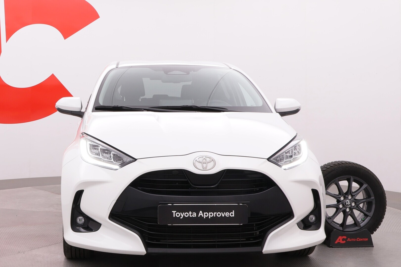 TOYOTA Yaris 2025