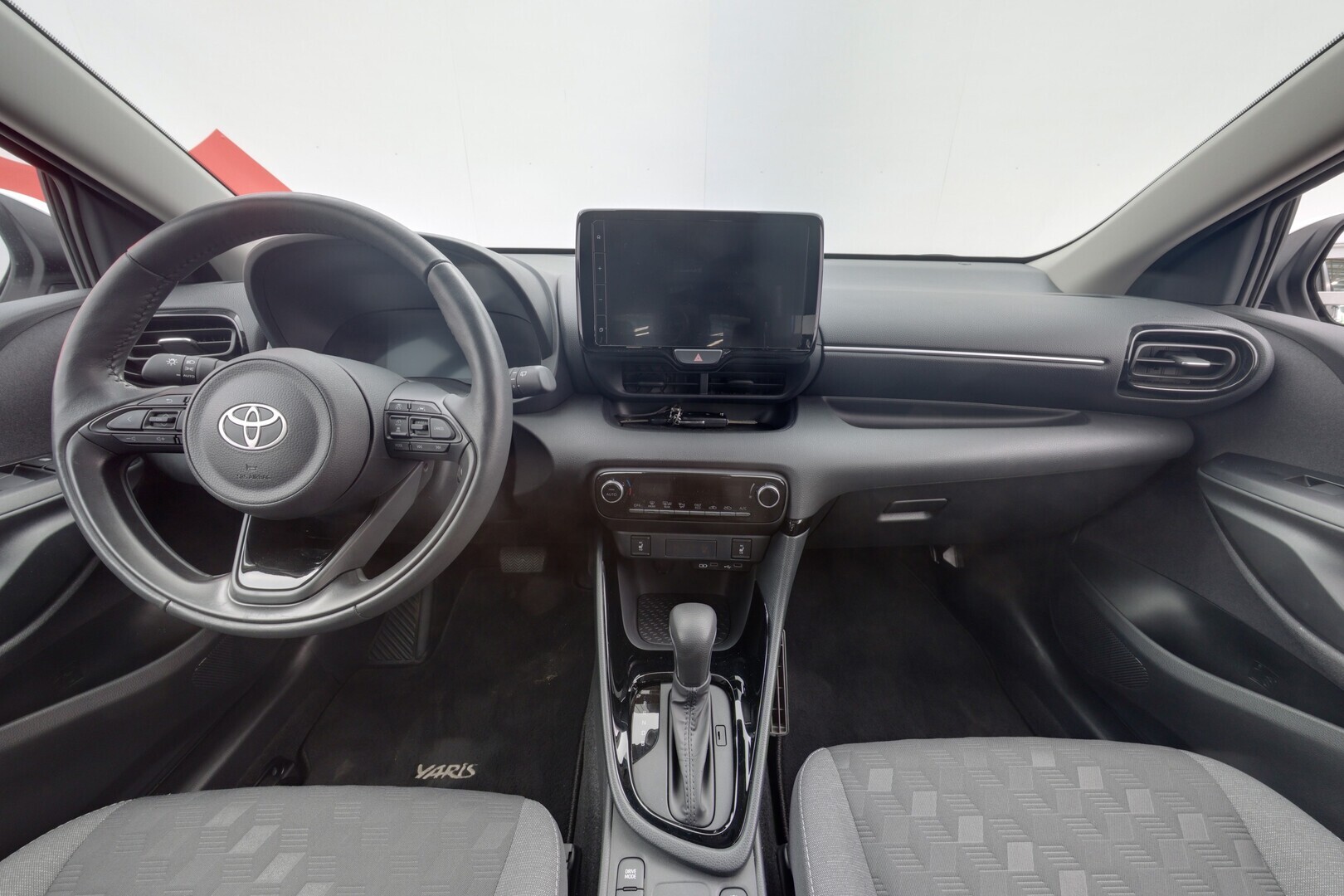 TOYOTA Yaris 2025