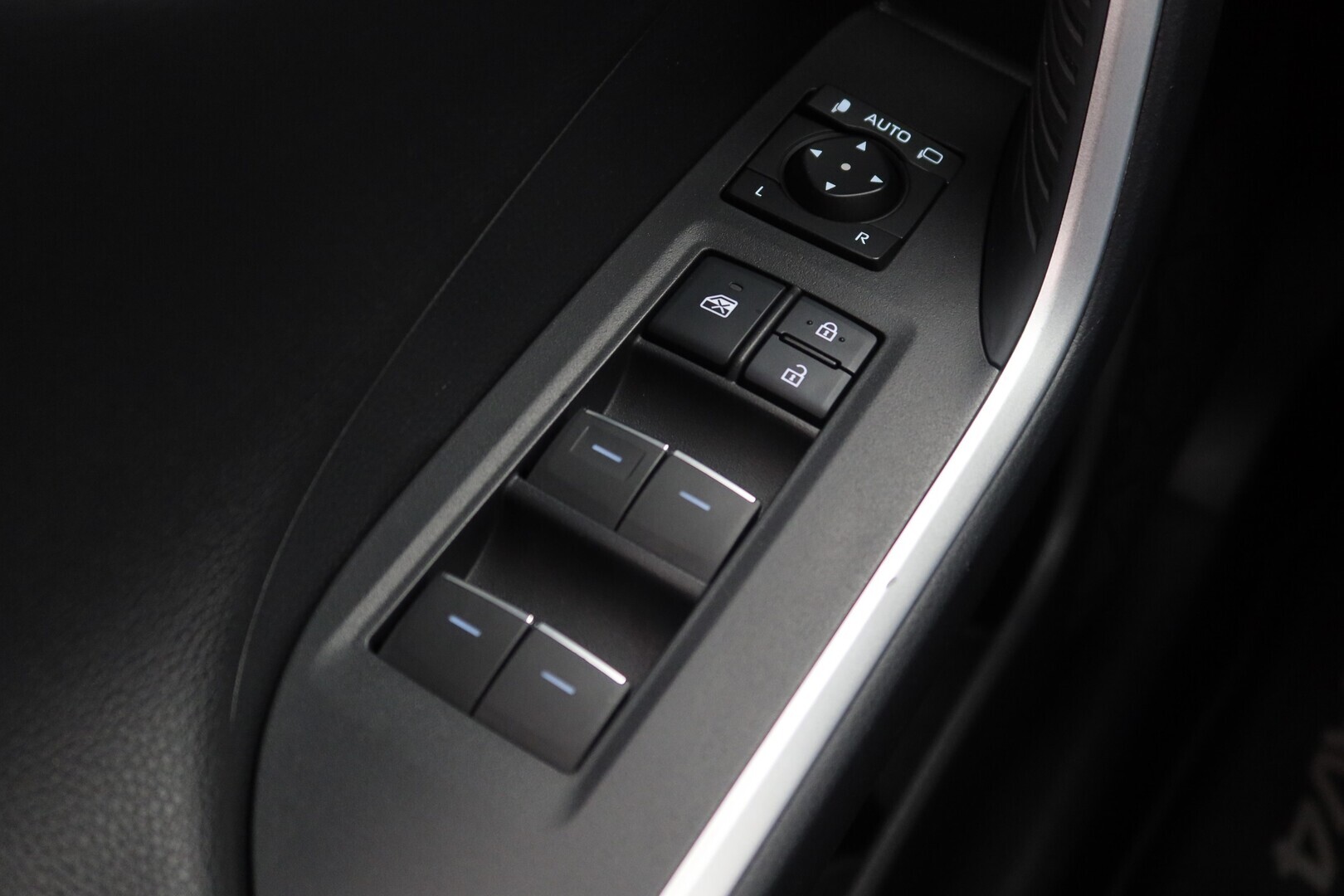 TOYOTA RAV4 Plug-in 2023