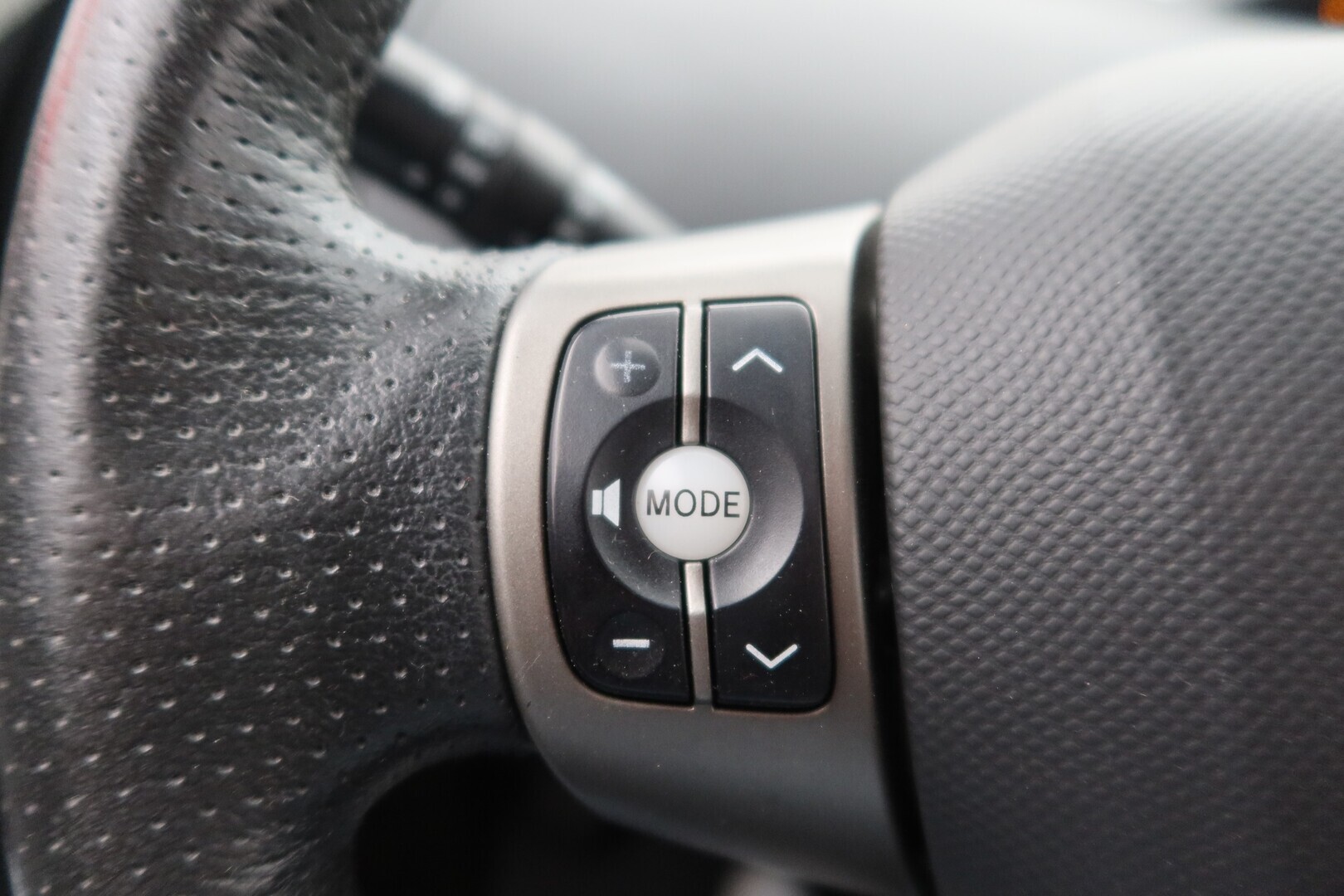 TOYOTA Yaris 2011