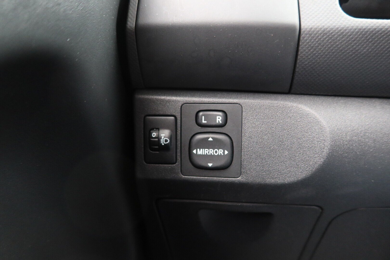TOYOTA Yaris 2011