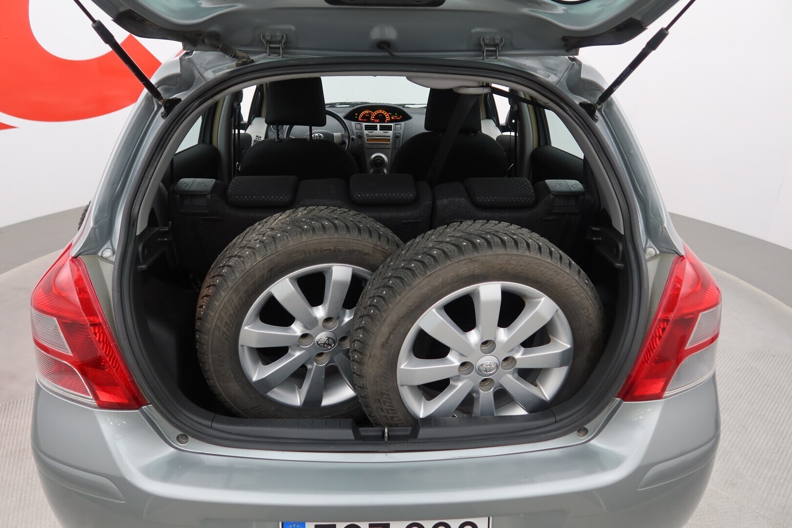 TOYOTA Yaris 2011
