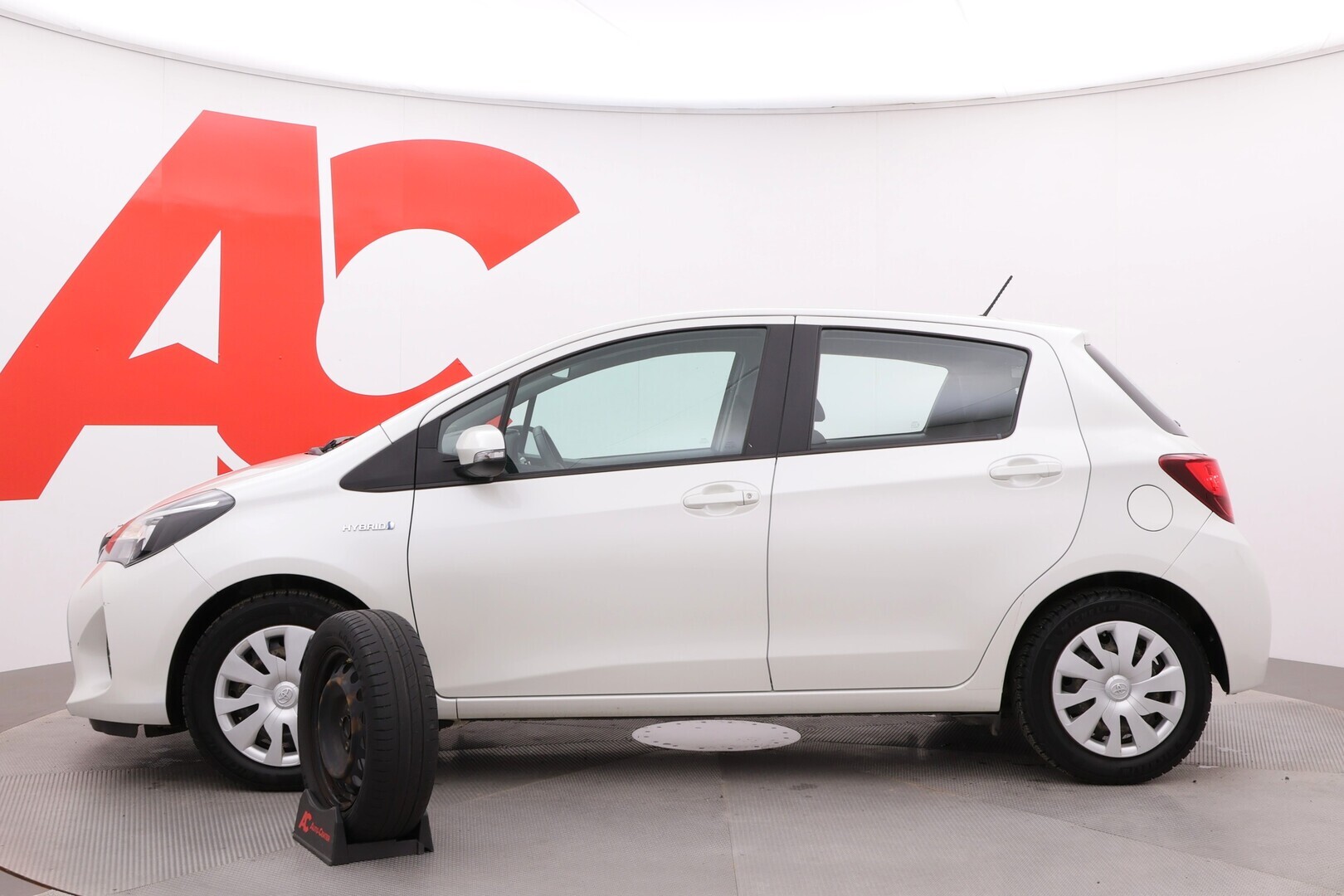 TOYOTA Yaris 2015