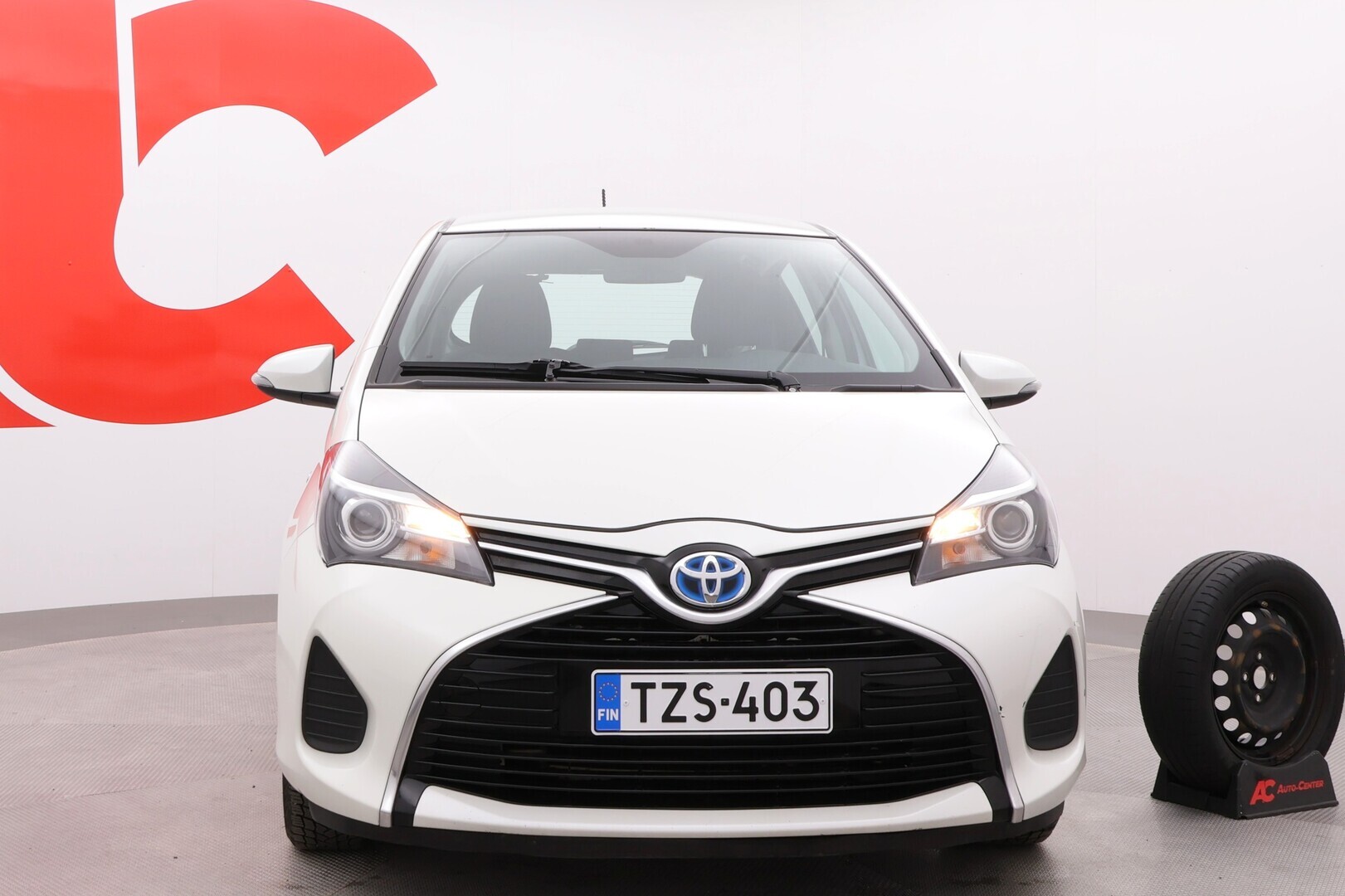 TOYOTA Yaris 2015