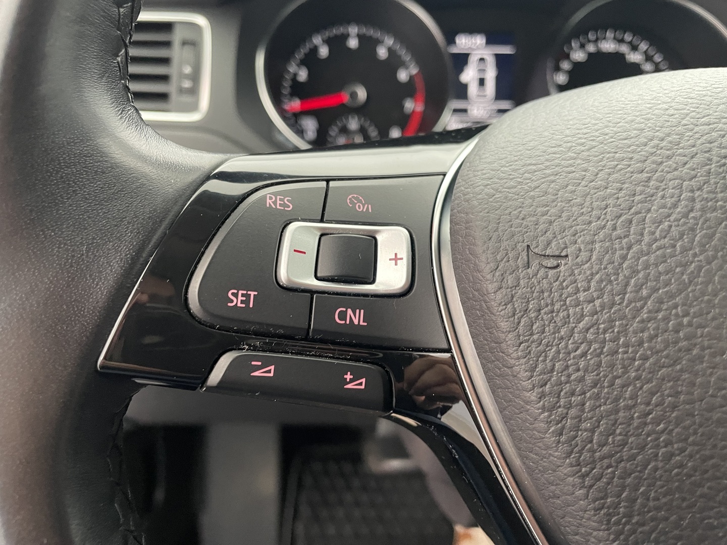 VOLKSWAGEN Jetta 2017