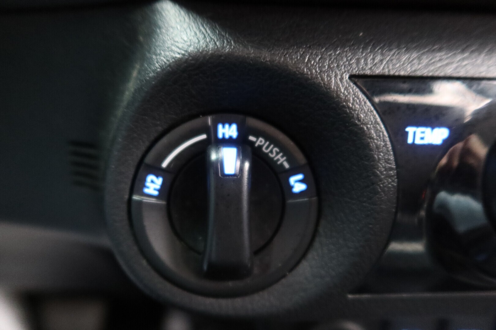 TOYOTA Hilux 2018