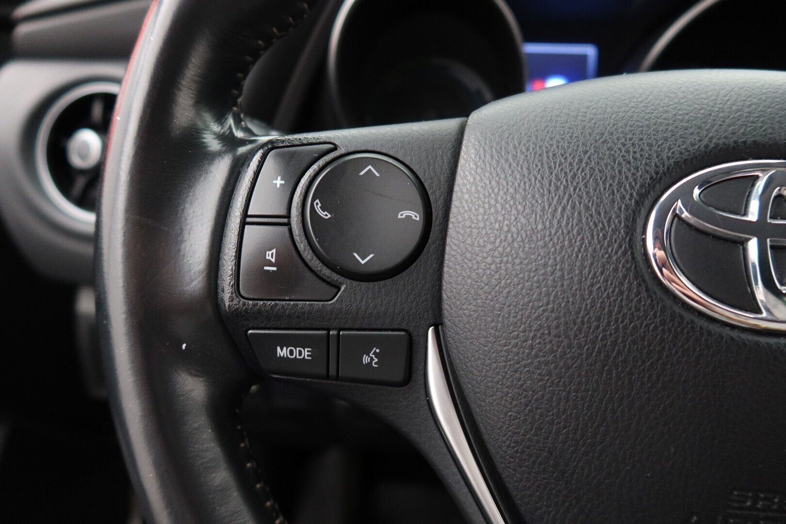TOYOTA Auris 2018