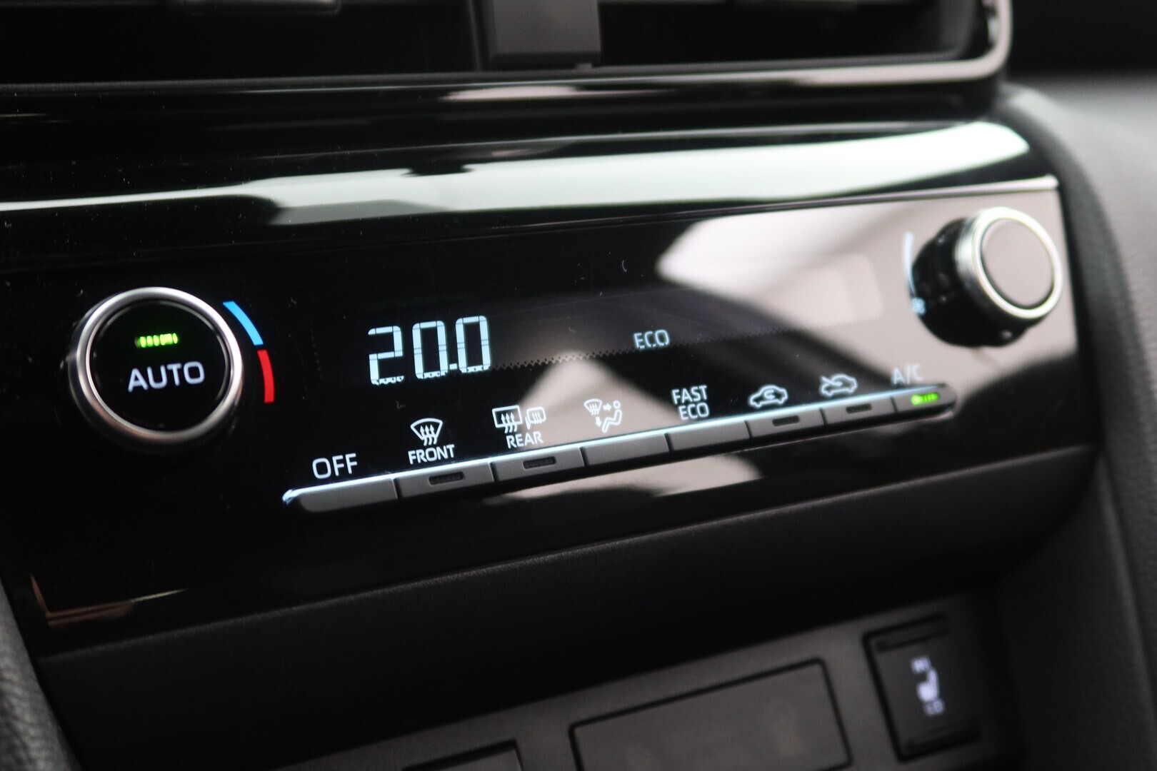 TOYOTA Yaris Cross 2024