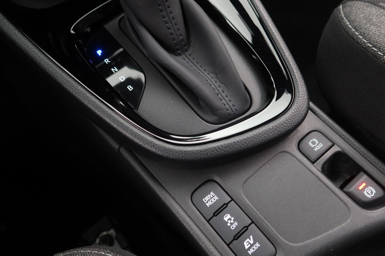 TOYOTA Yaris Cross 2024