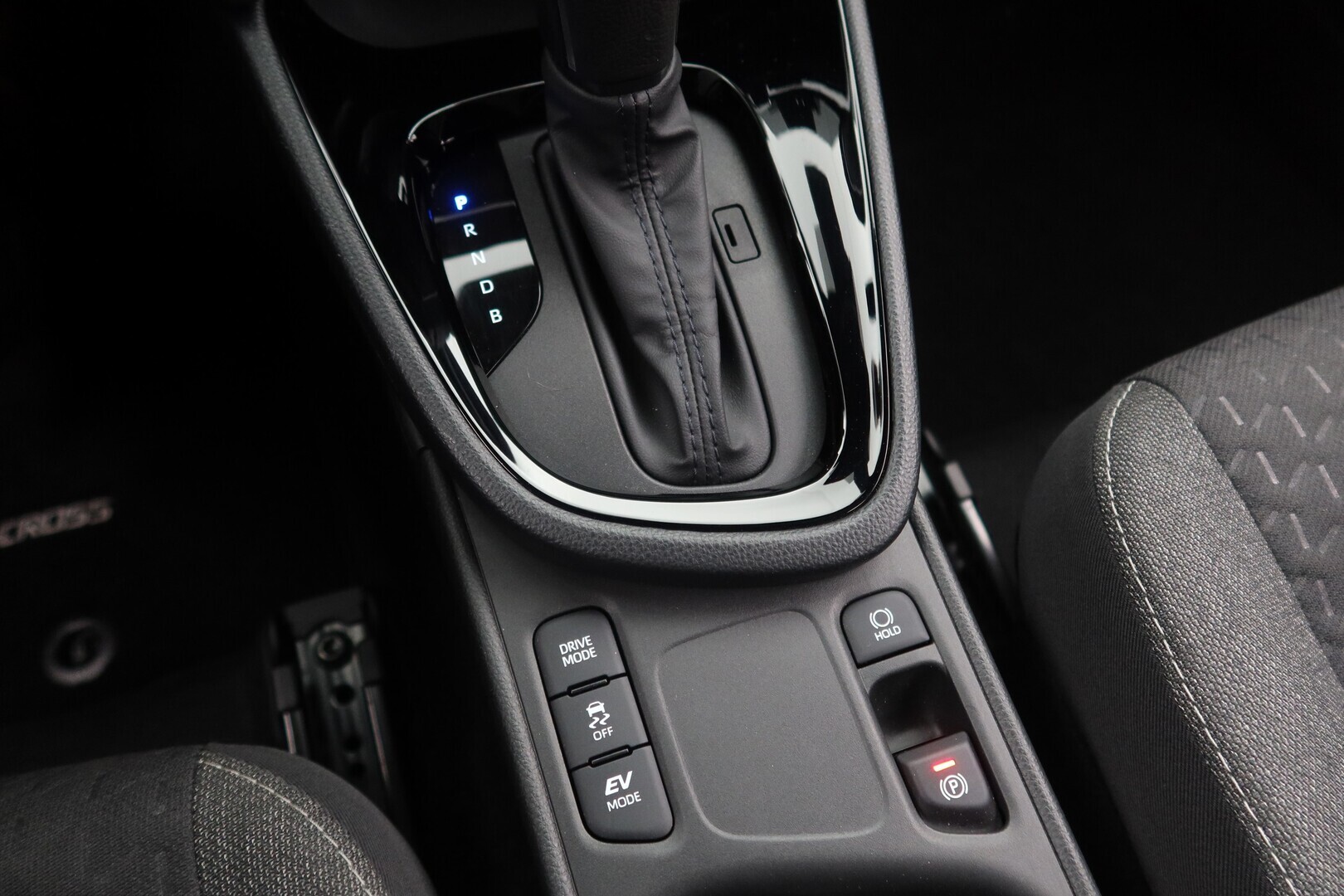 TOYOTA Yaris Cross 2025