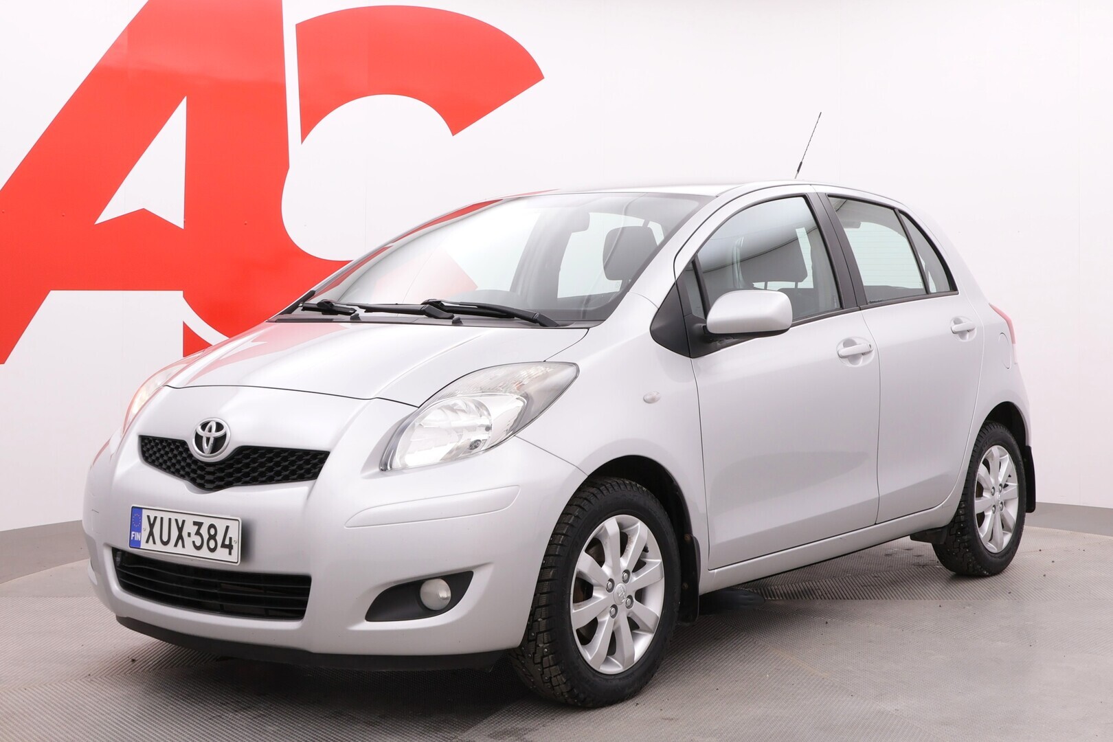 TOYOTA Yaris 2010