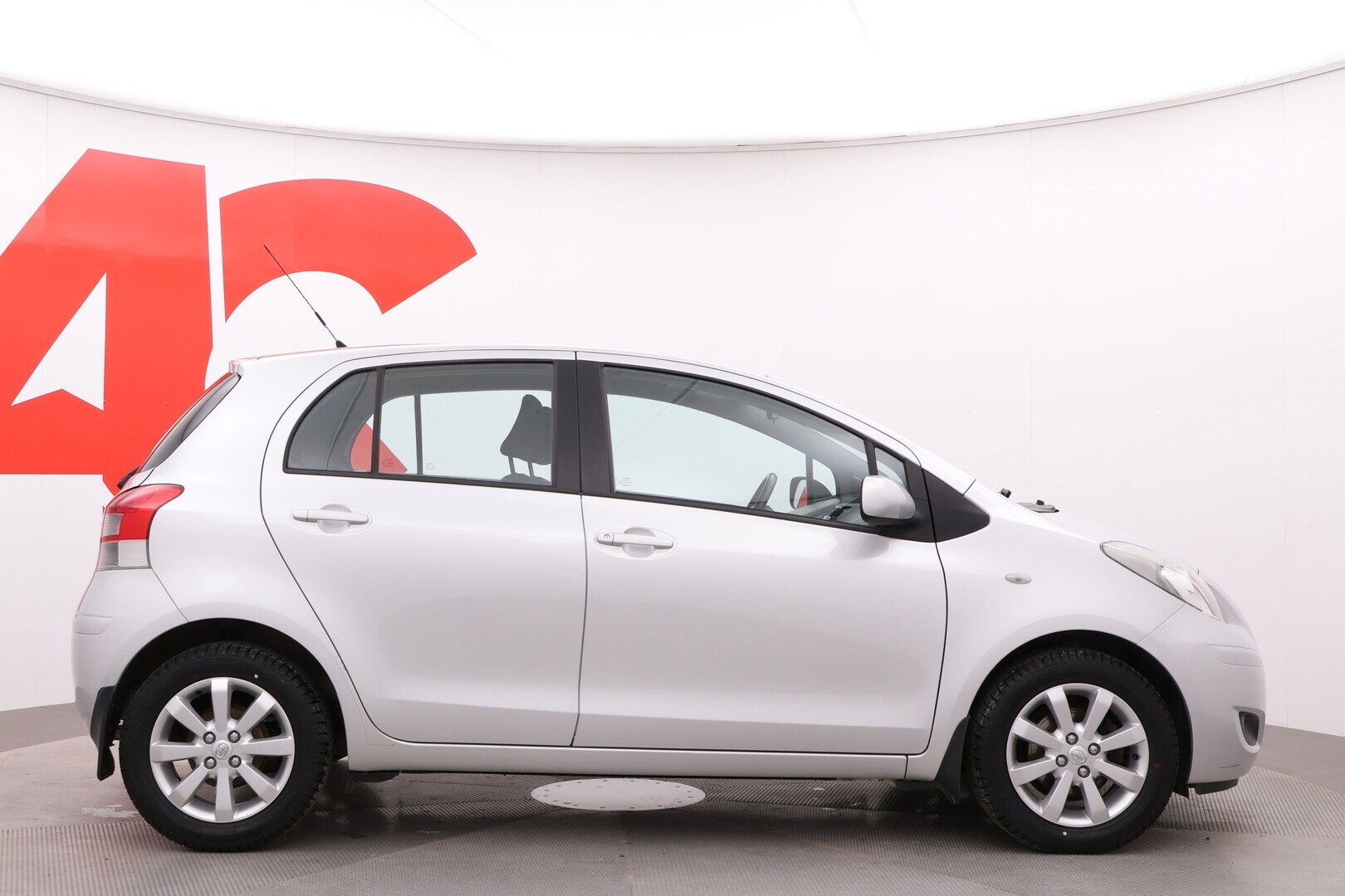 TOYOTA Yaris 2010