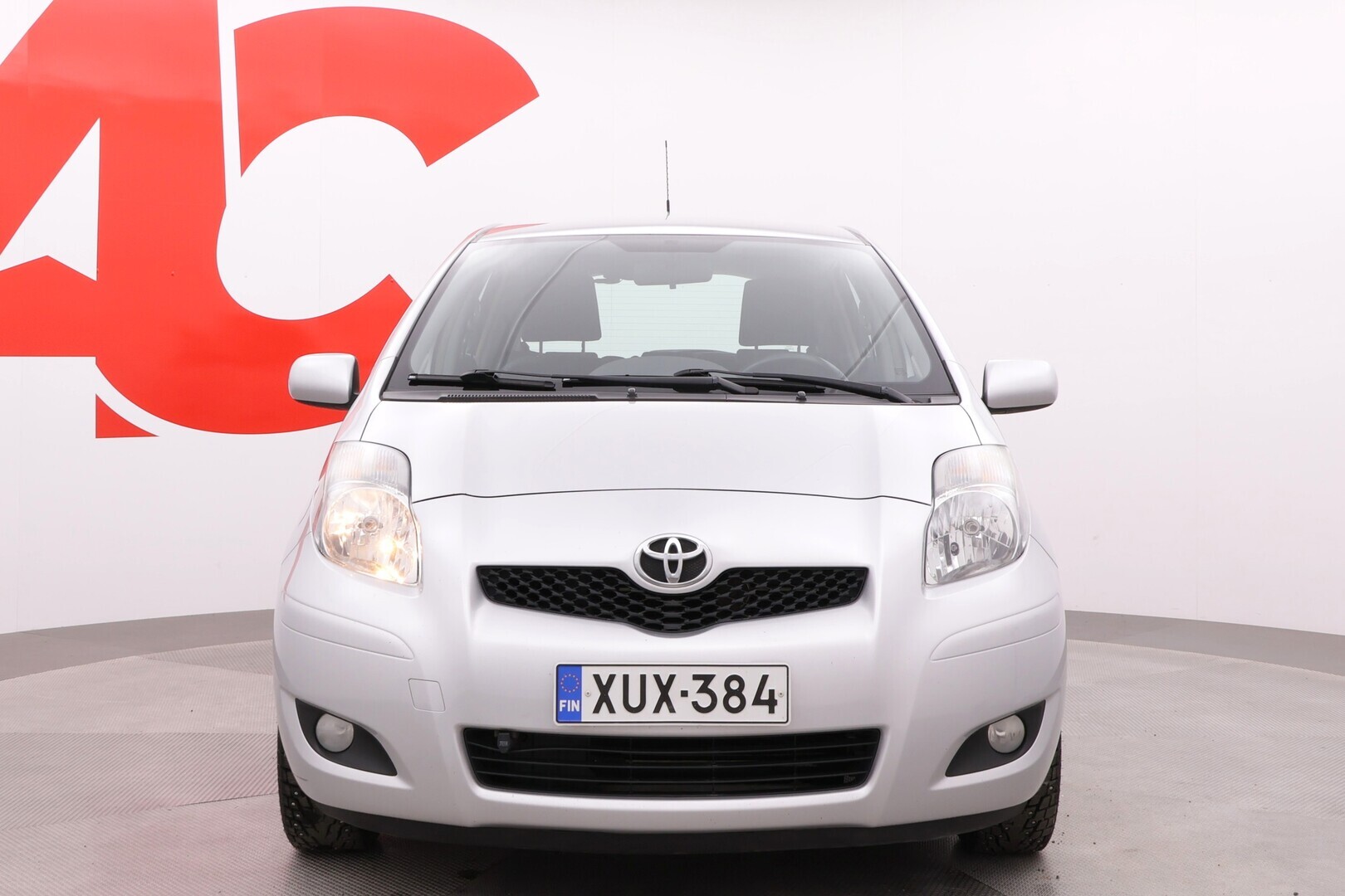 TOYOTA Yaris 2010