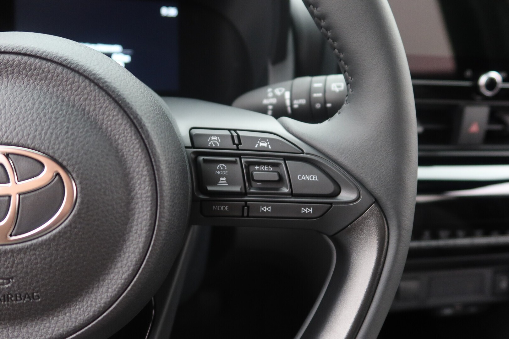 TOYOTA Yaris Cross 2025