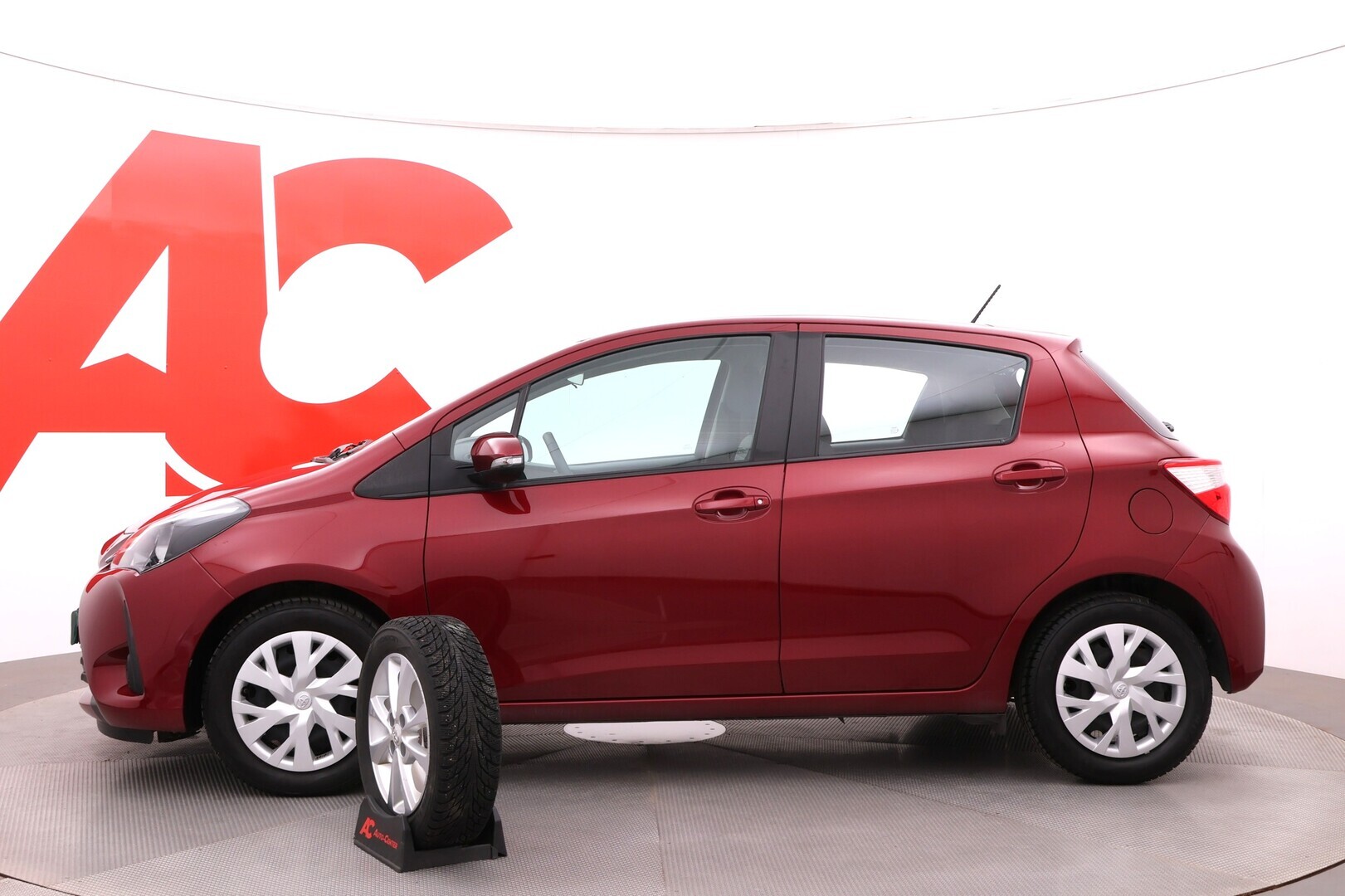 TOYOTA Yaris 2018