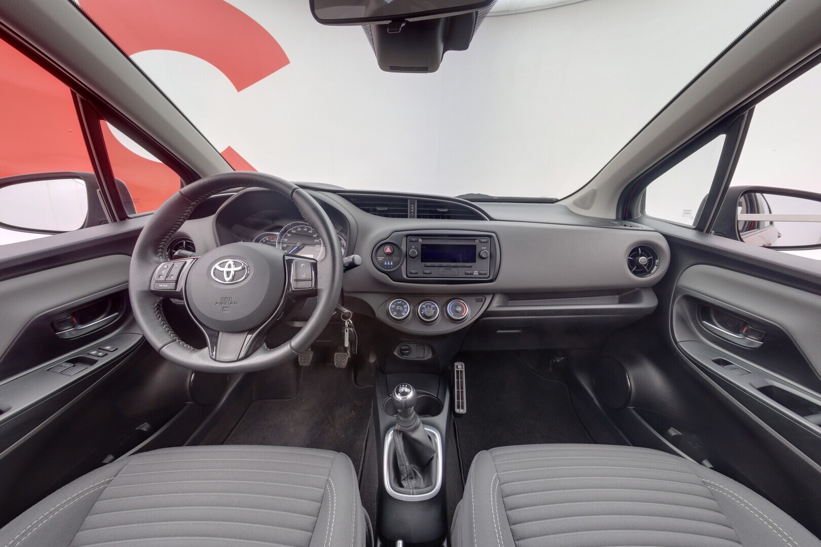 TOYOTA Yaris 2018
