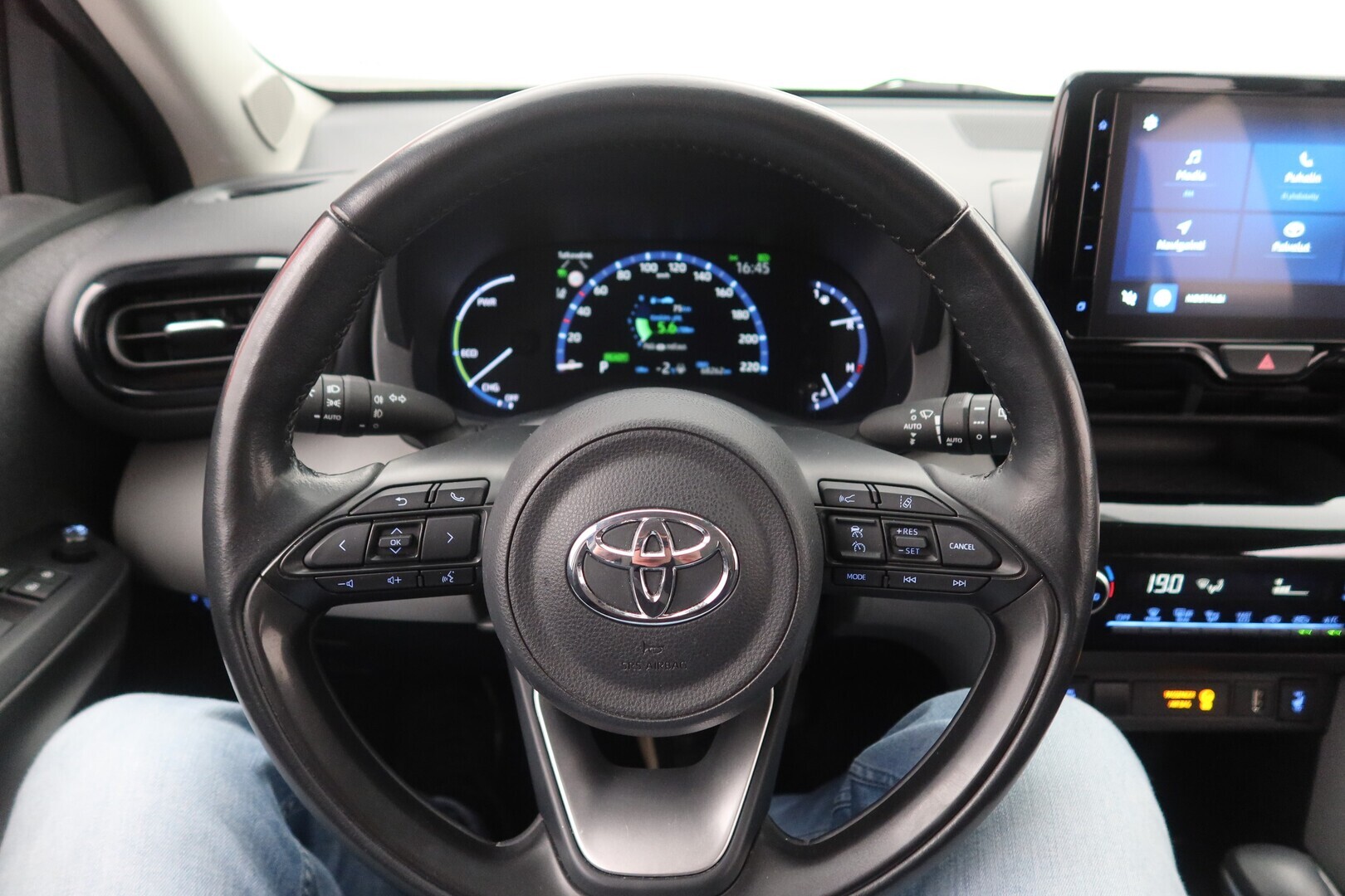 TOYOTA Yaris Cross 2022