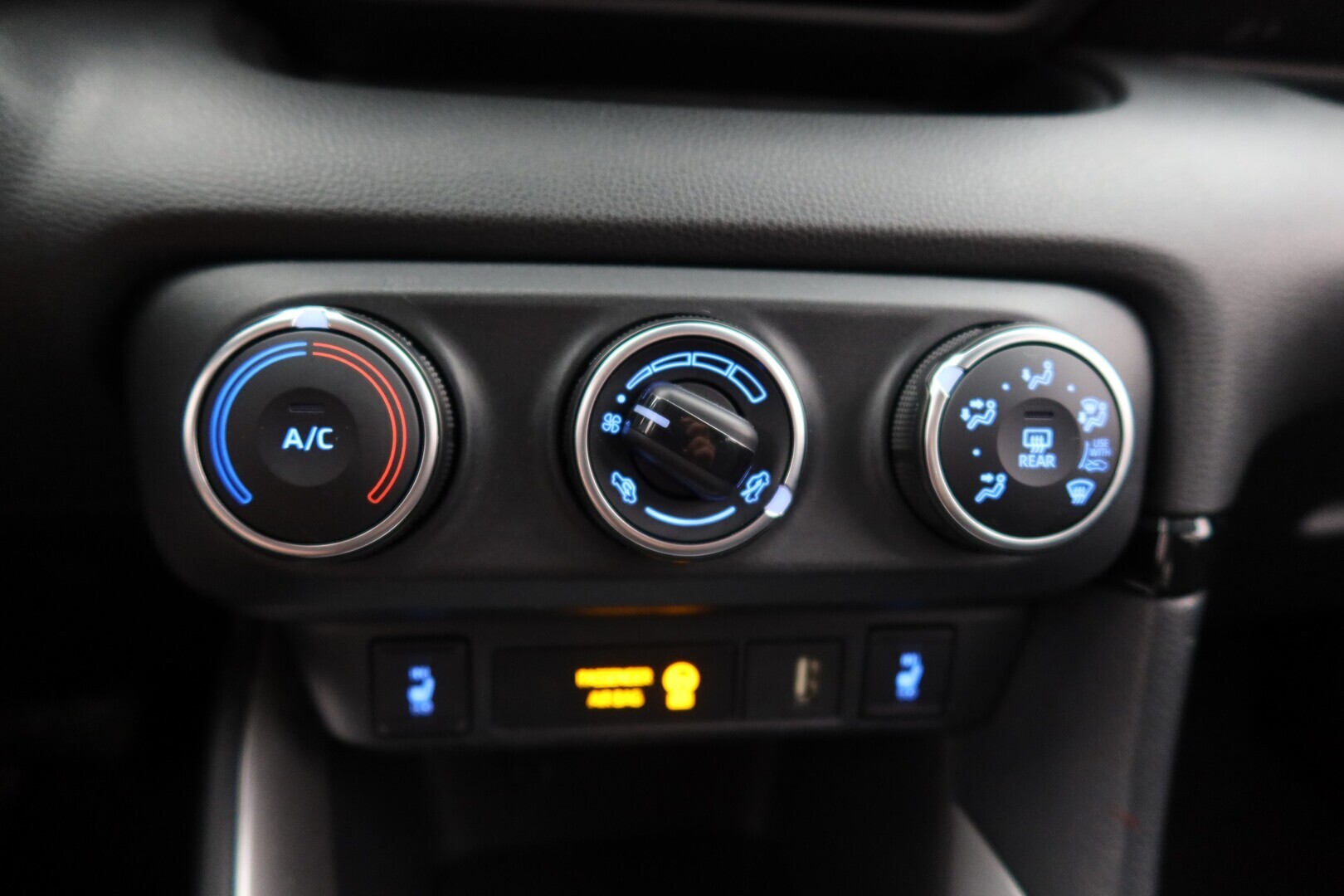 TOYOTA Yaris 2023