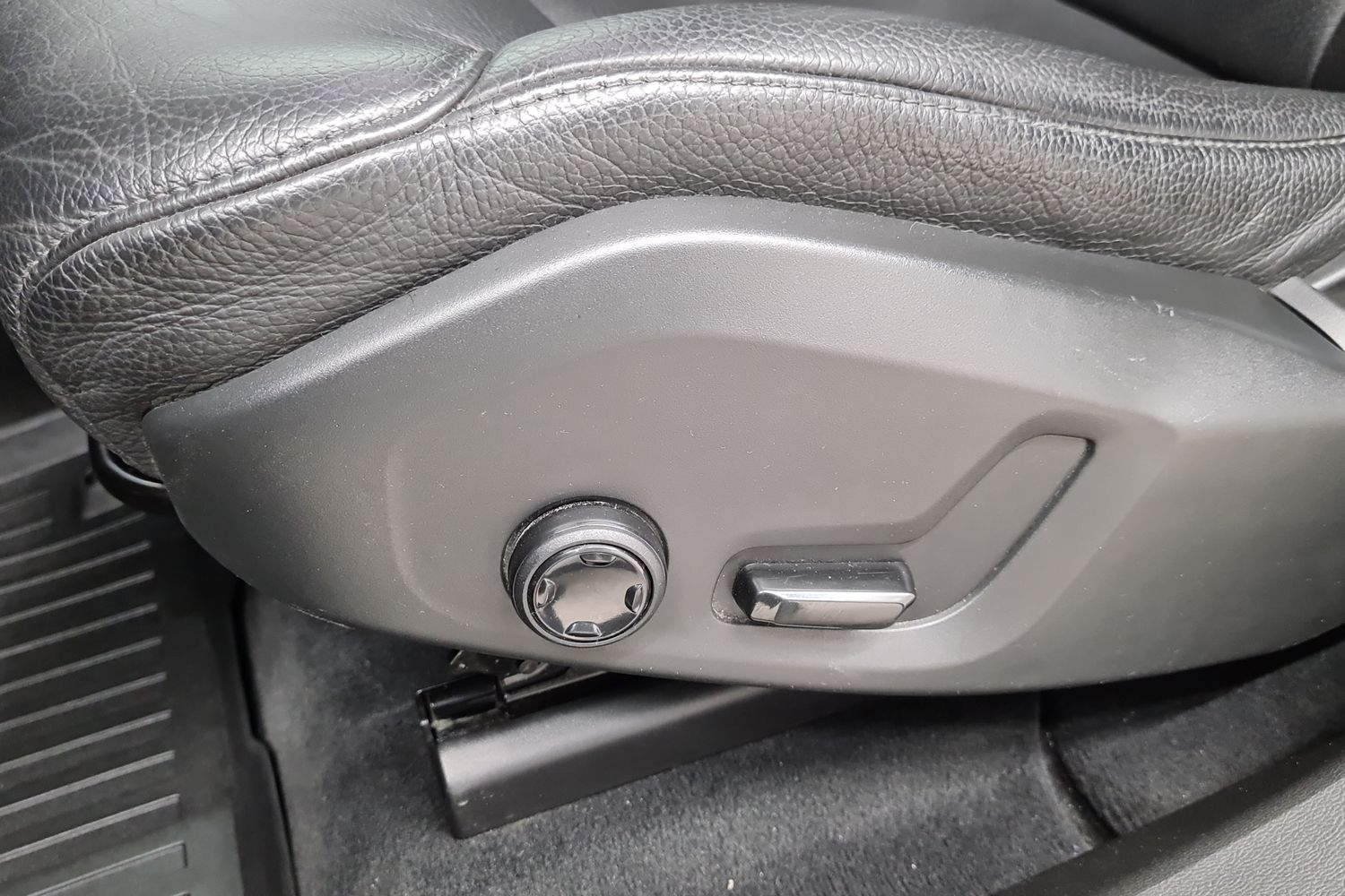 VOLVO XC60 2018